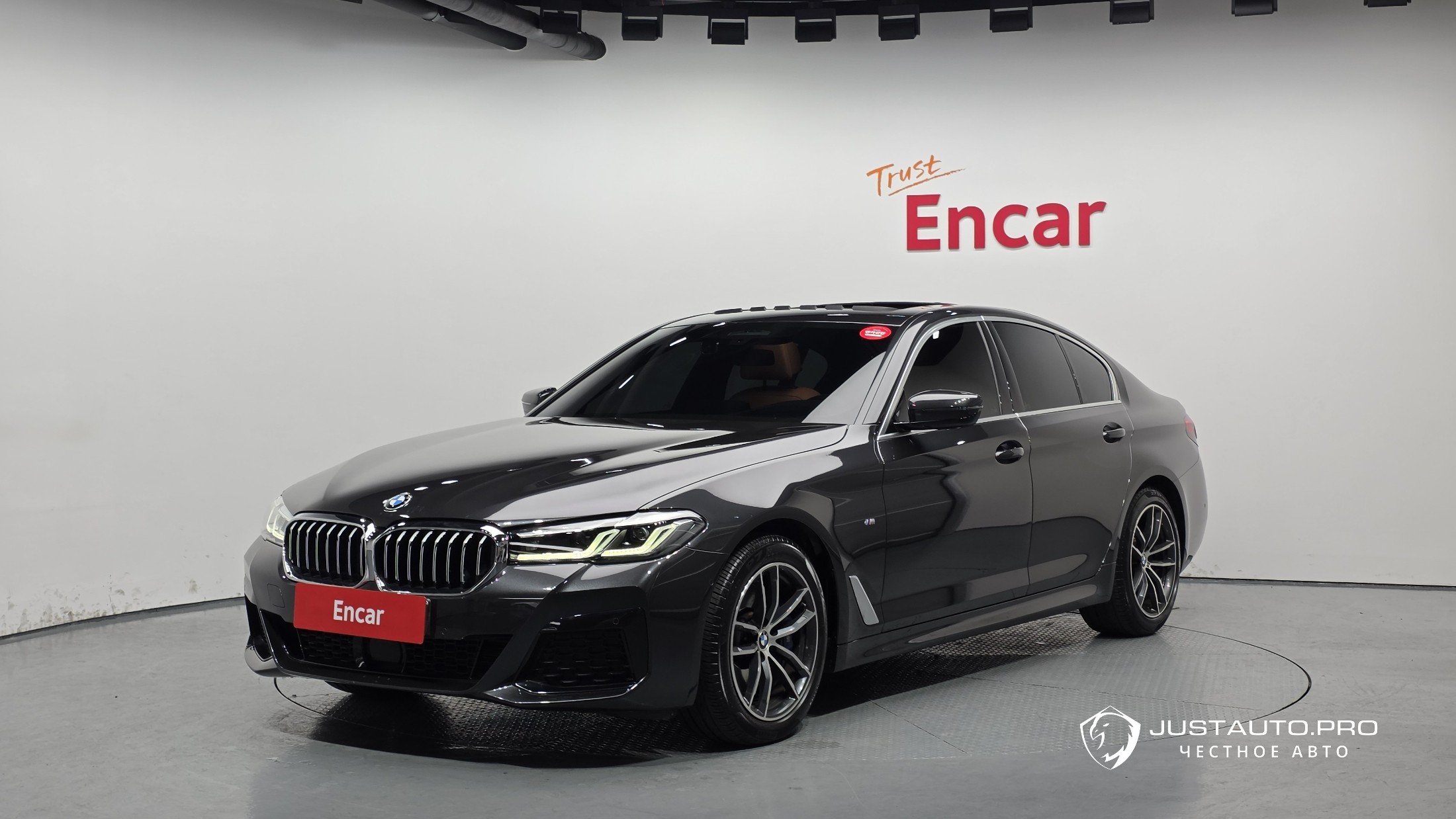 Автомобиль BMW 5-Series
