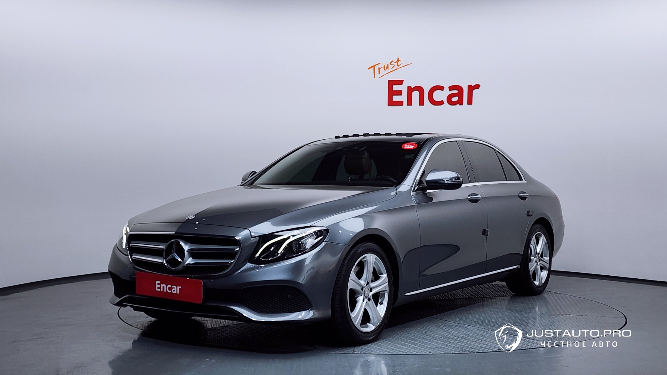 Автомобиль Mercedes-Benz E-Class