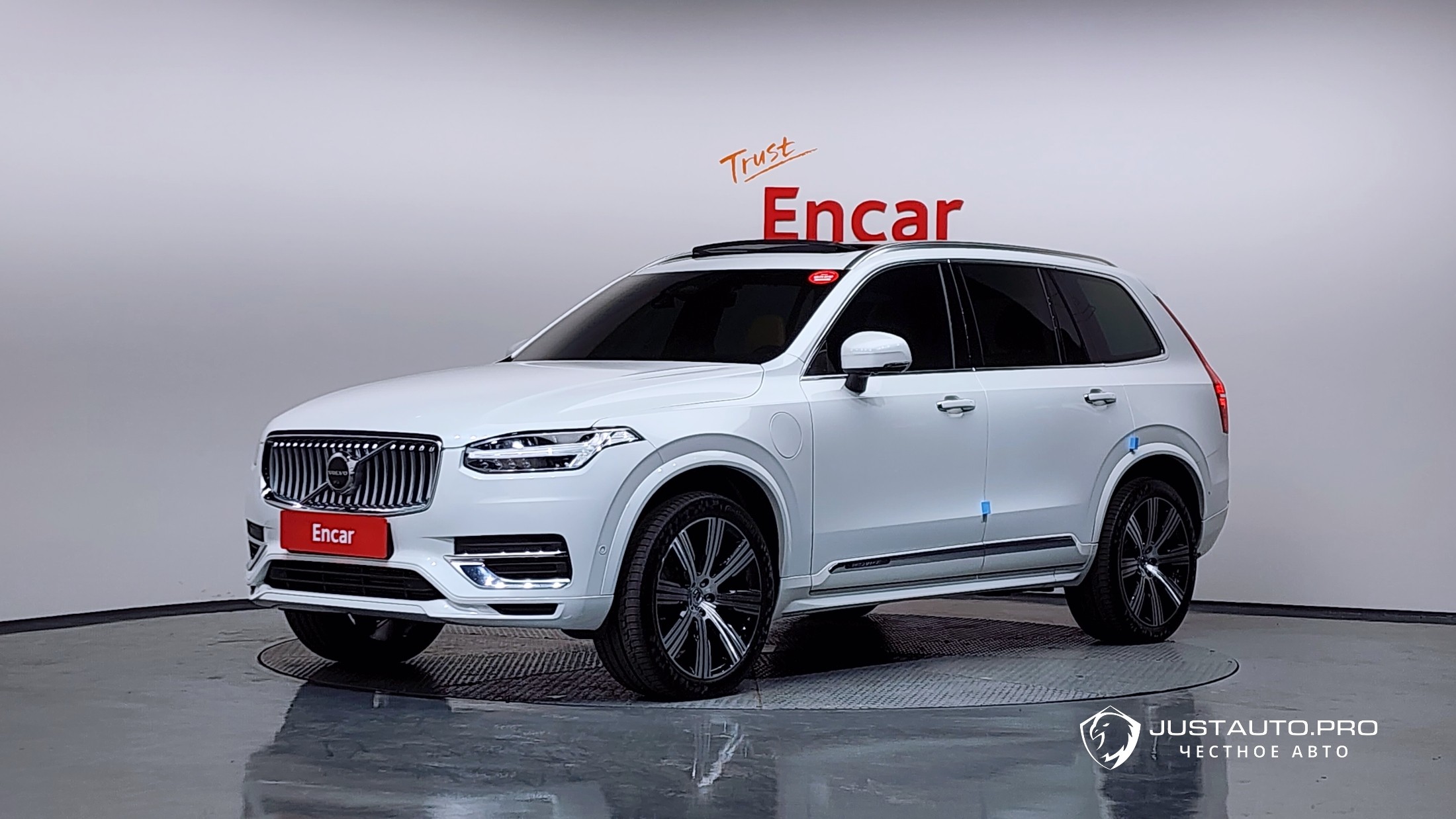 Автомобиль Volvo XC90