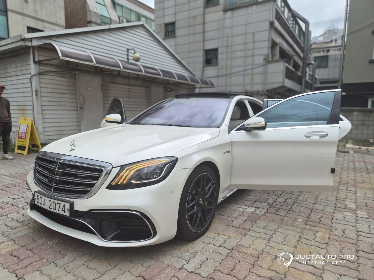 Автомобиль Mercedes-Benz S-Class