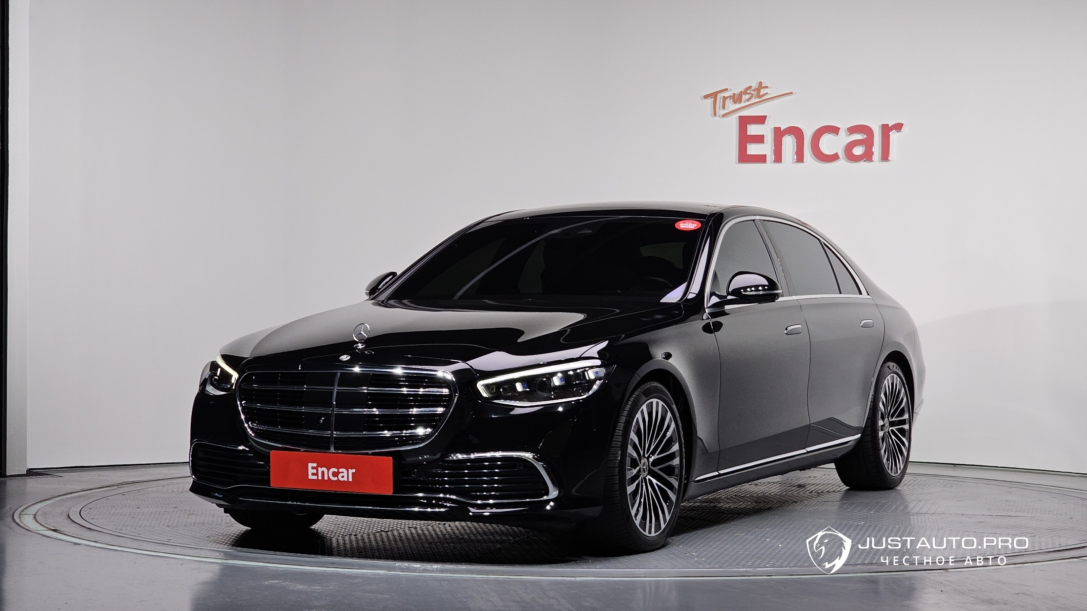 Автомобиль Mercedes-Benz S-Class