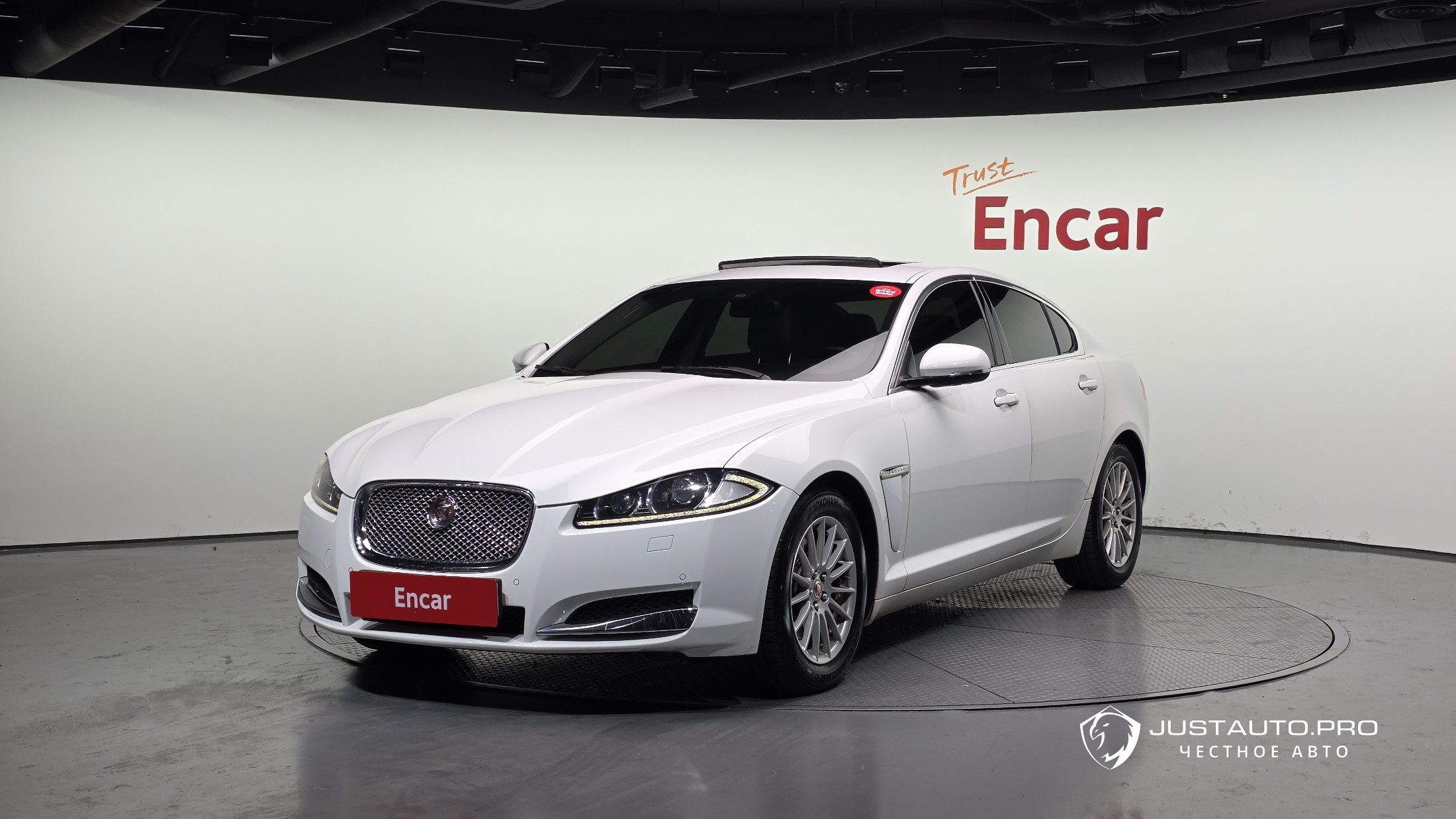 Автомобиль Jaguar XF