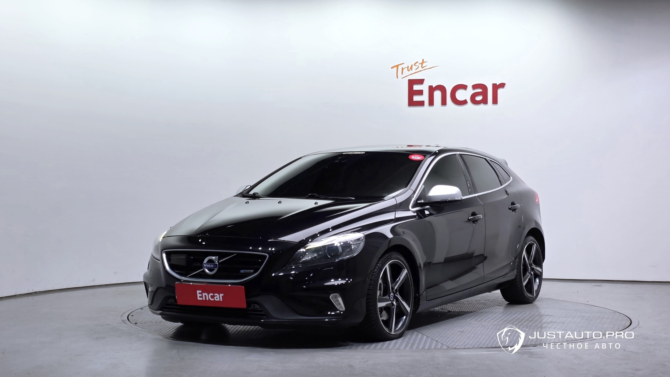 Автомобиль Volvo V40