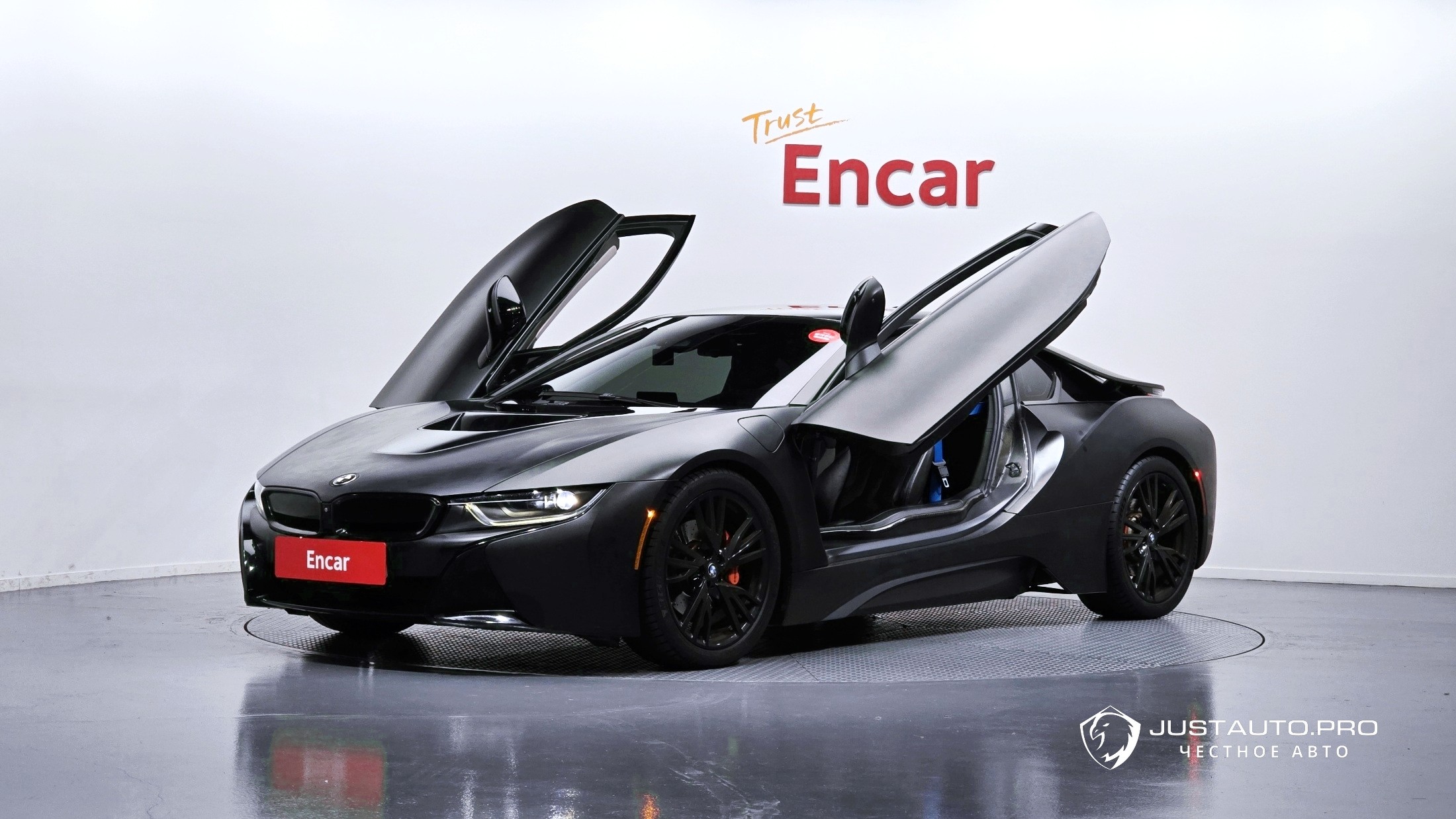 Автомобиль BMW i8