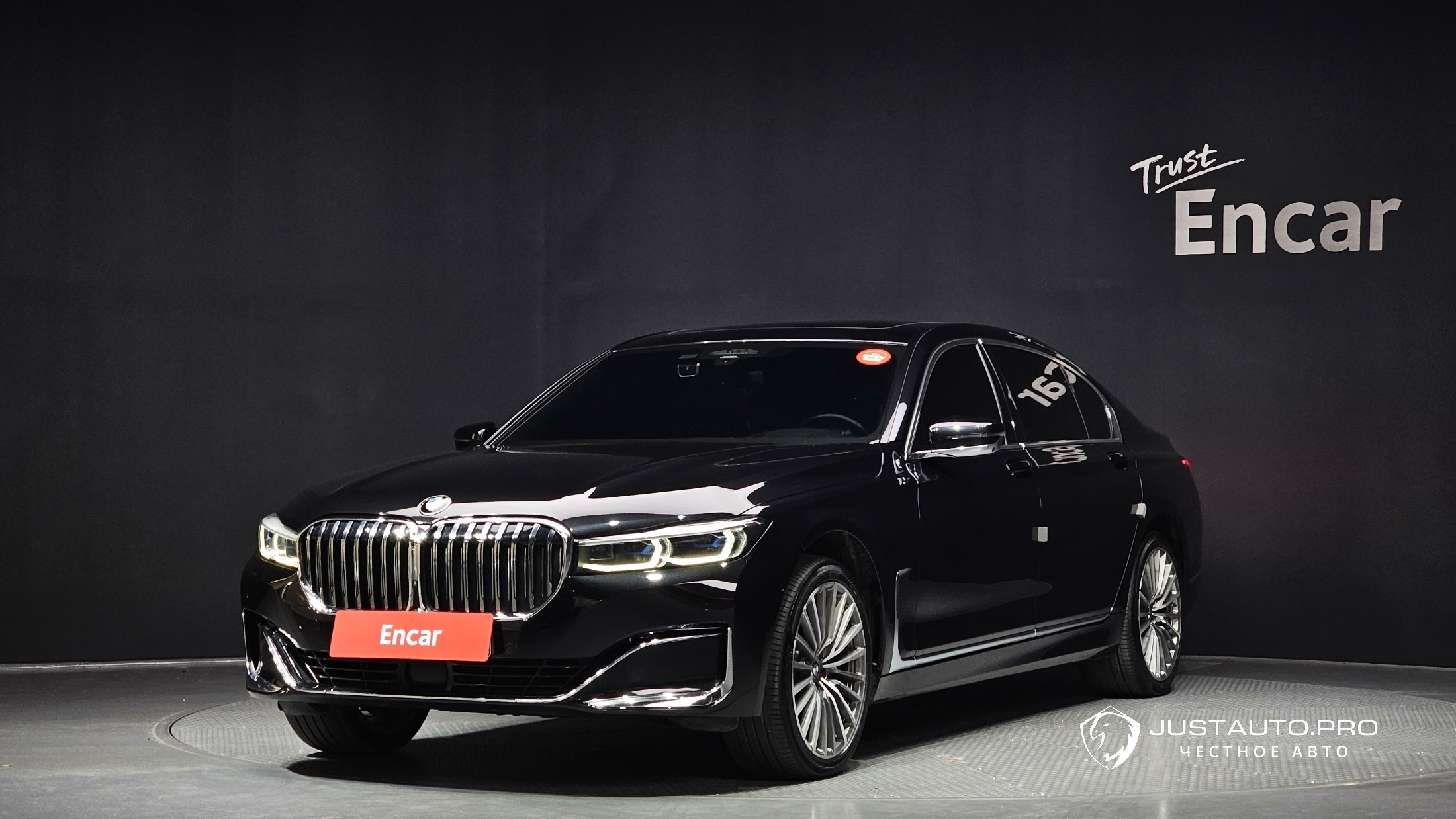 Автомобиль BMW 7-Series