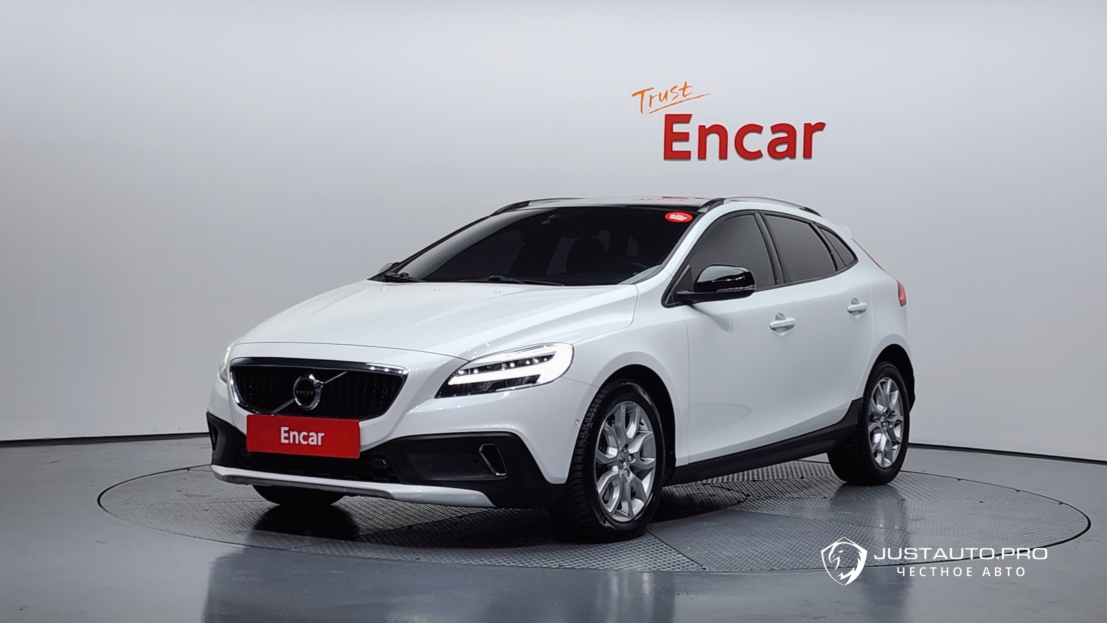 Автомобиль Volvo V40