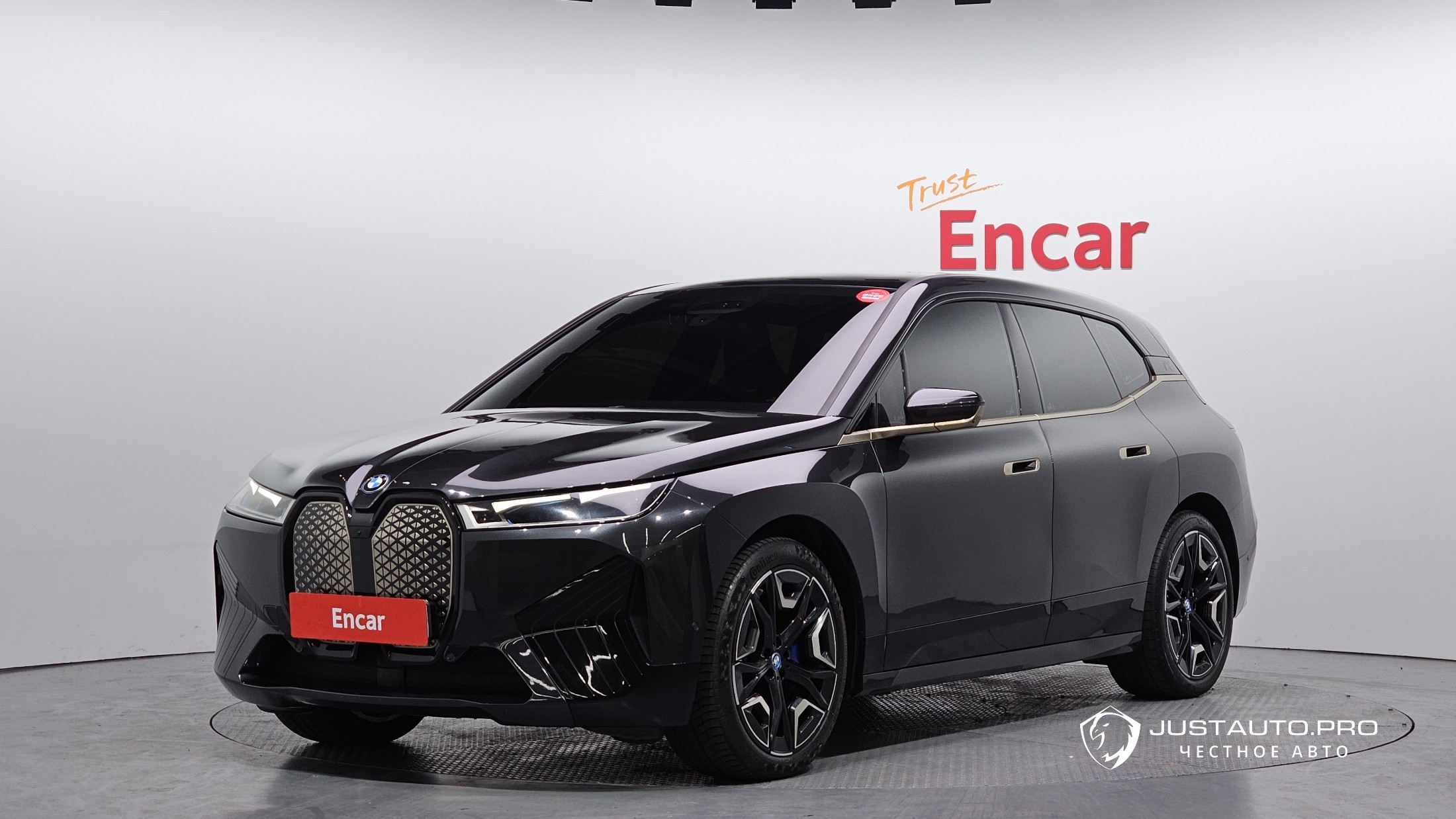 Автомобиль BMW iX