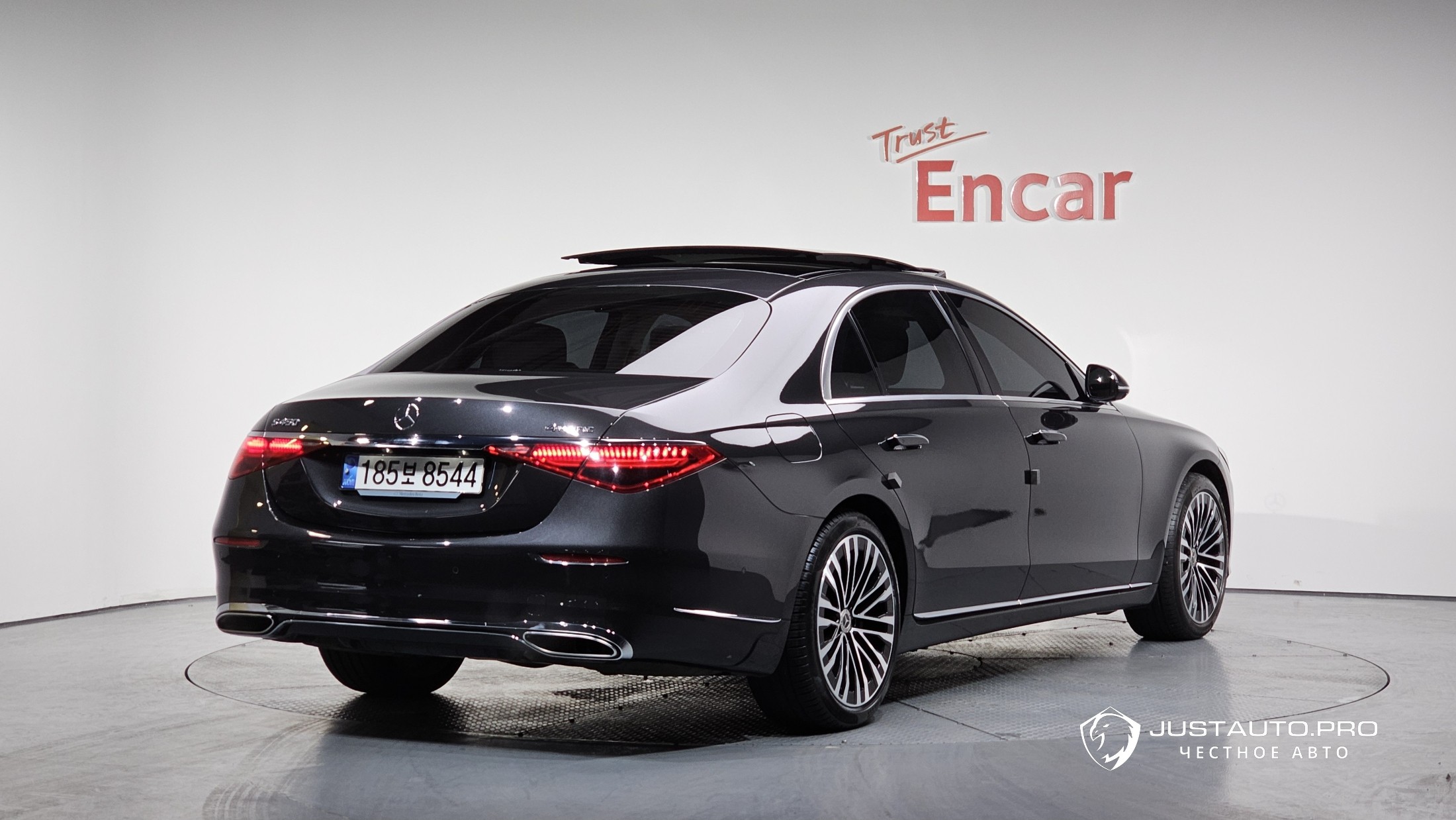 Автомобиль Mercedes-Benz S-Class