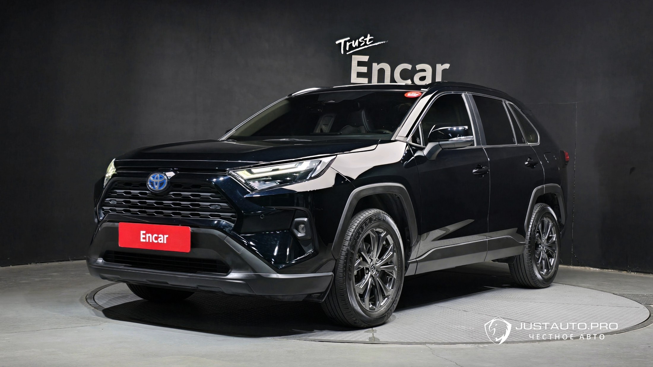 Автомобиль Toyota RAV4