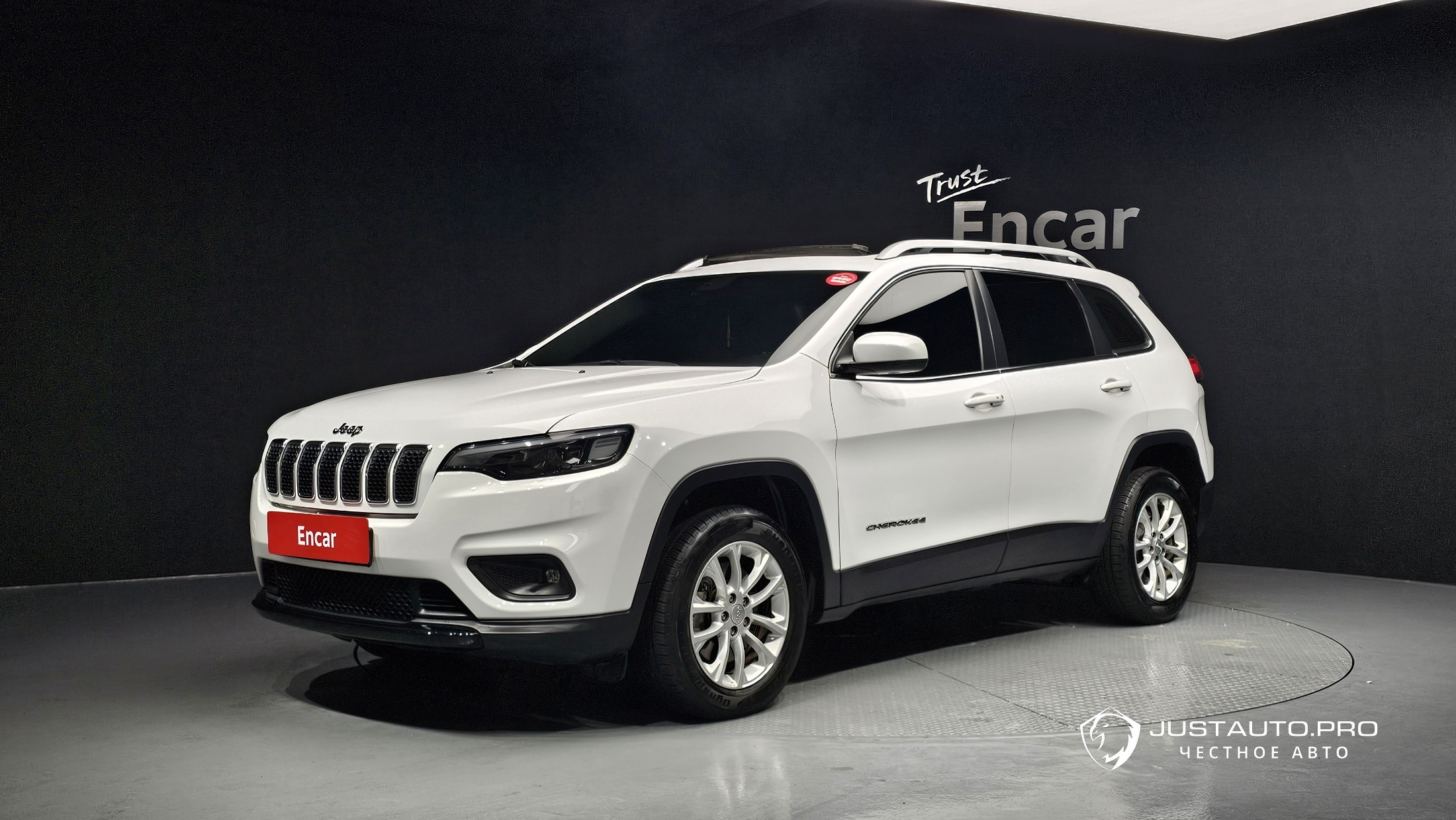 Автомобиль Jeep Cherokee
