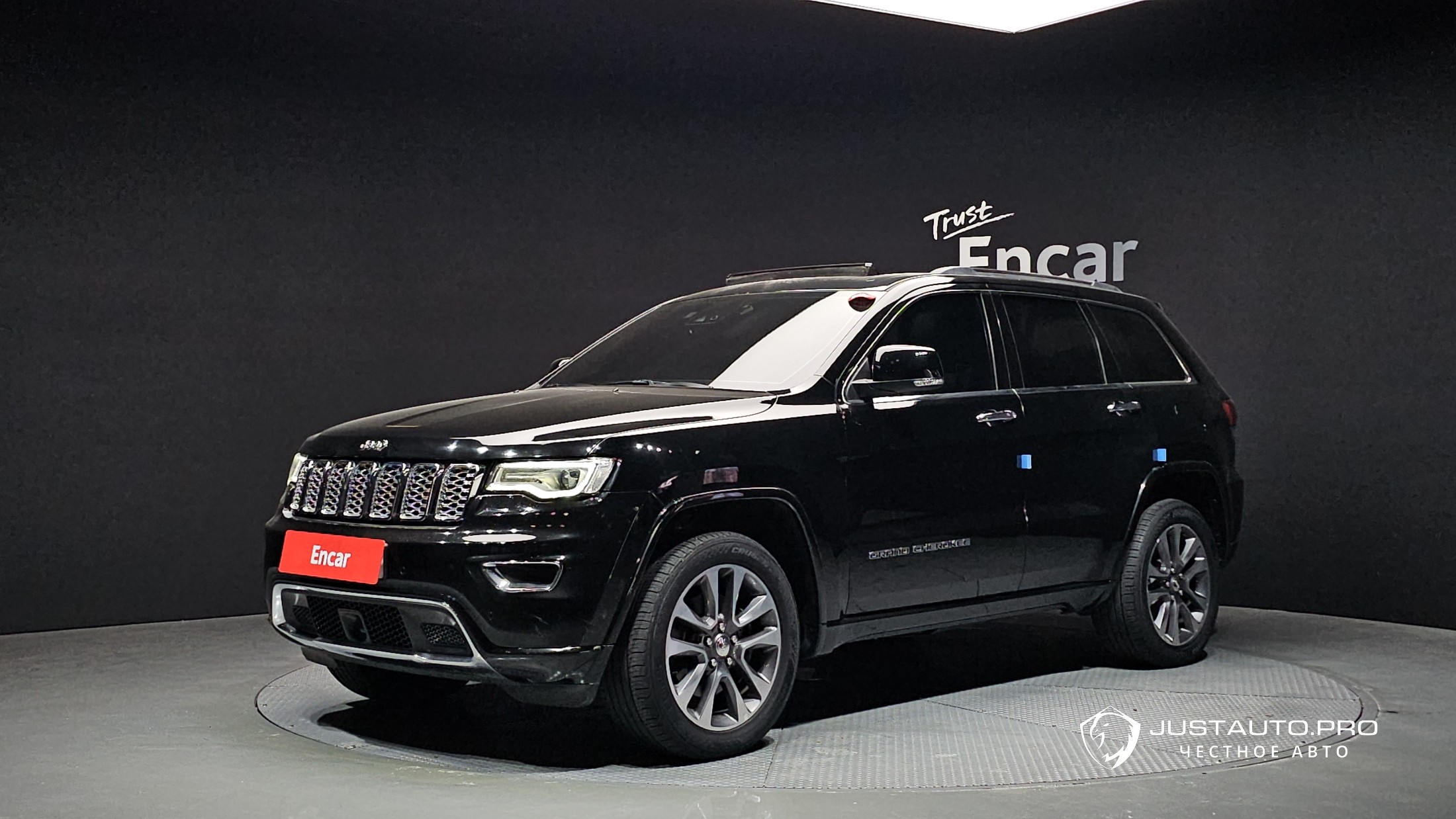 Автомобиль Jeep Cherokee