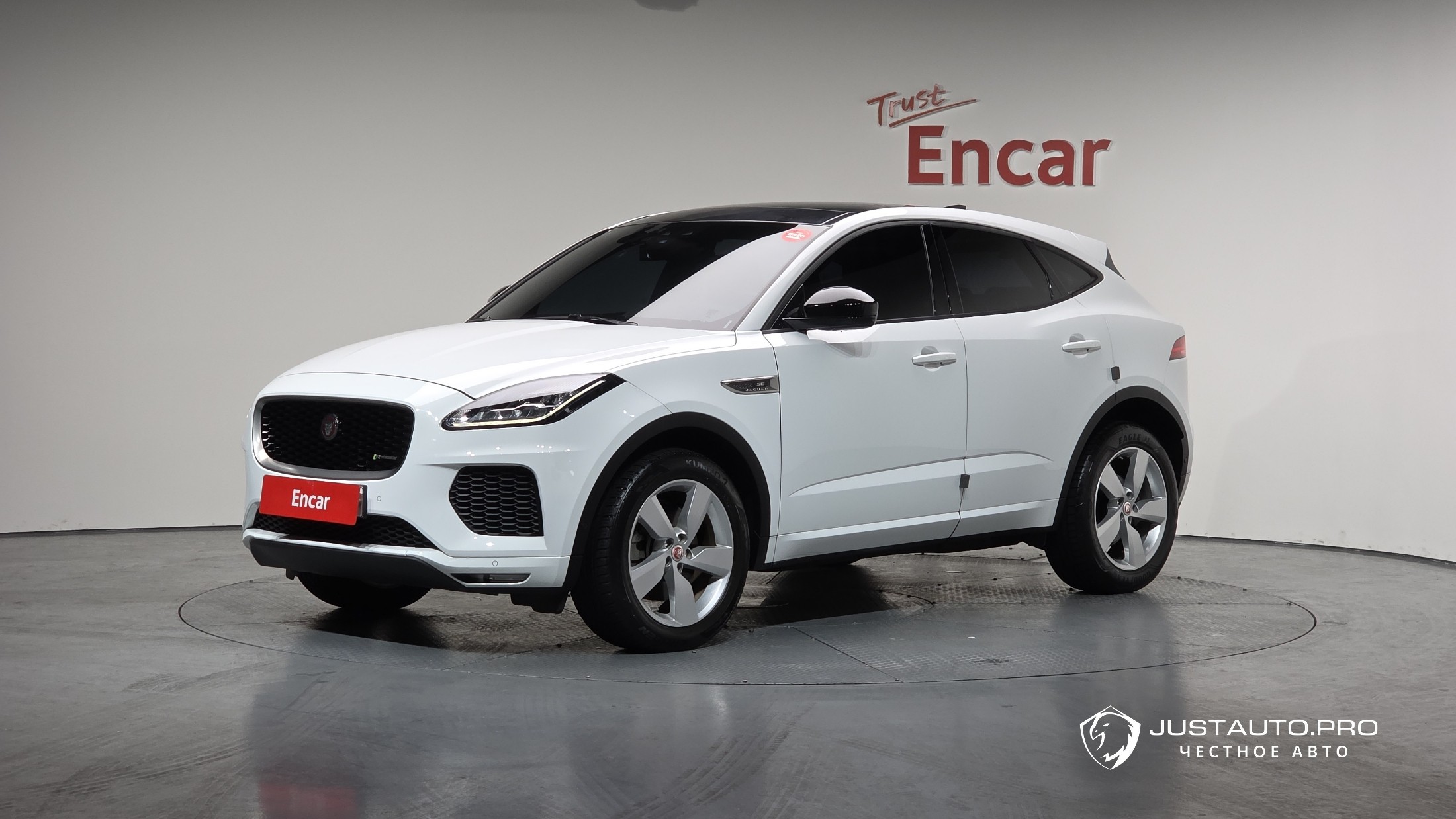 Автомобиль Jaguar E-PACE