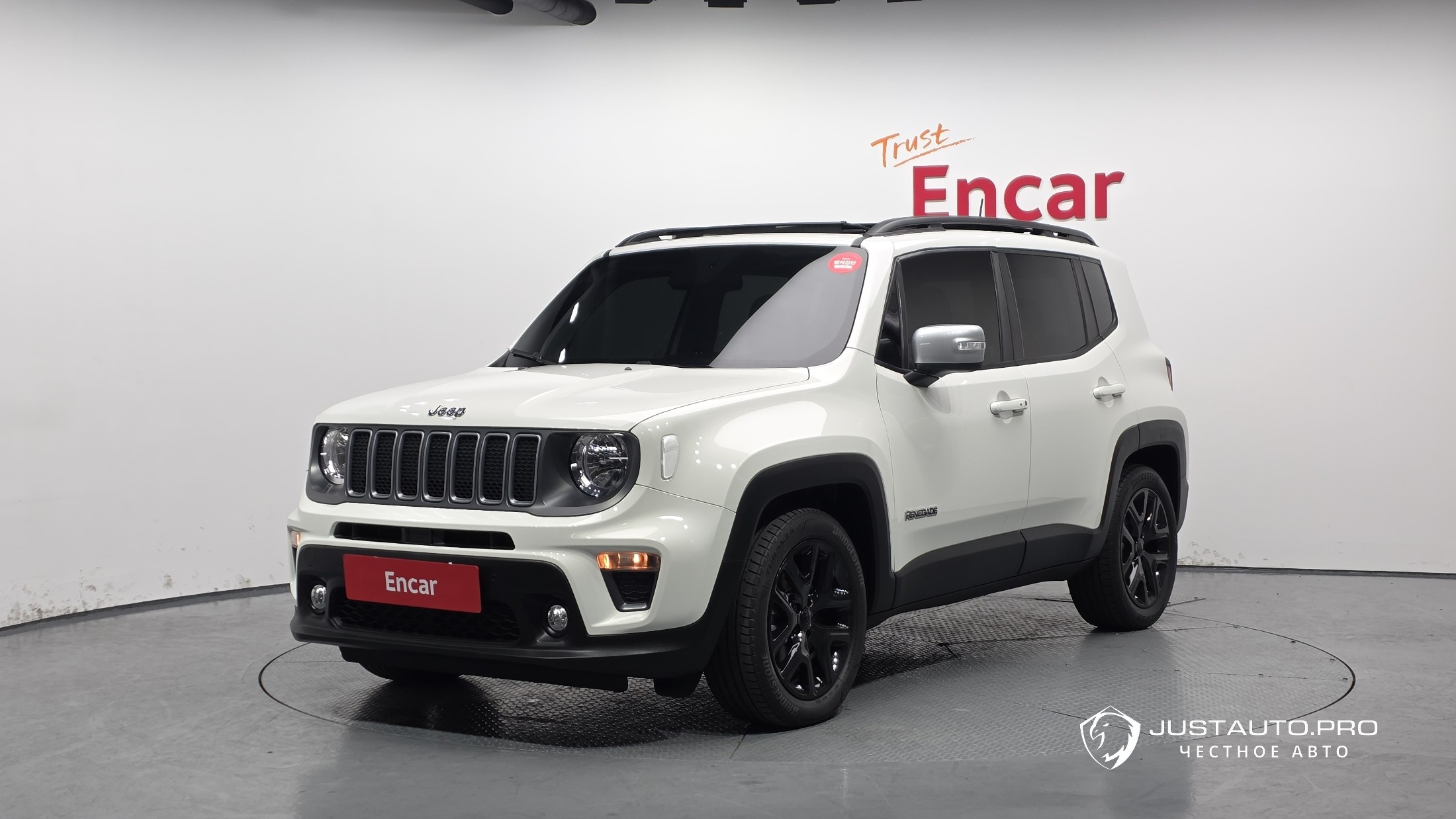 Автомобиль Jeep Renegade