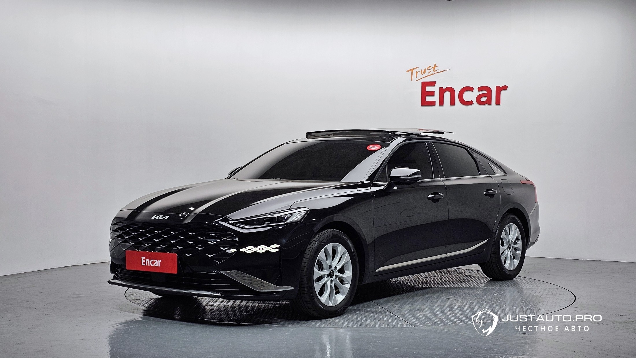 Автомобиль Kia K8