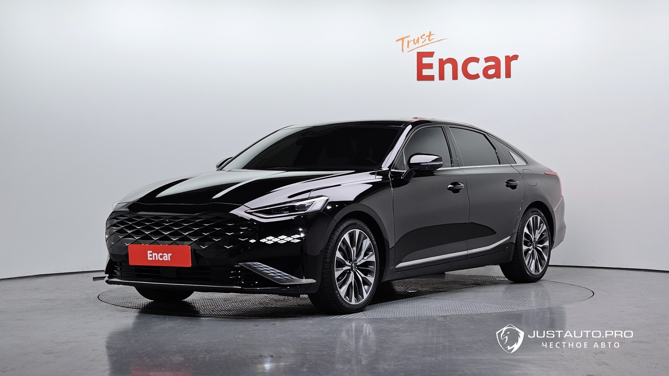 Автомобиль Kia K8