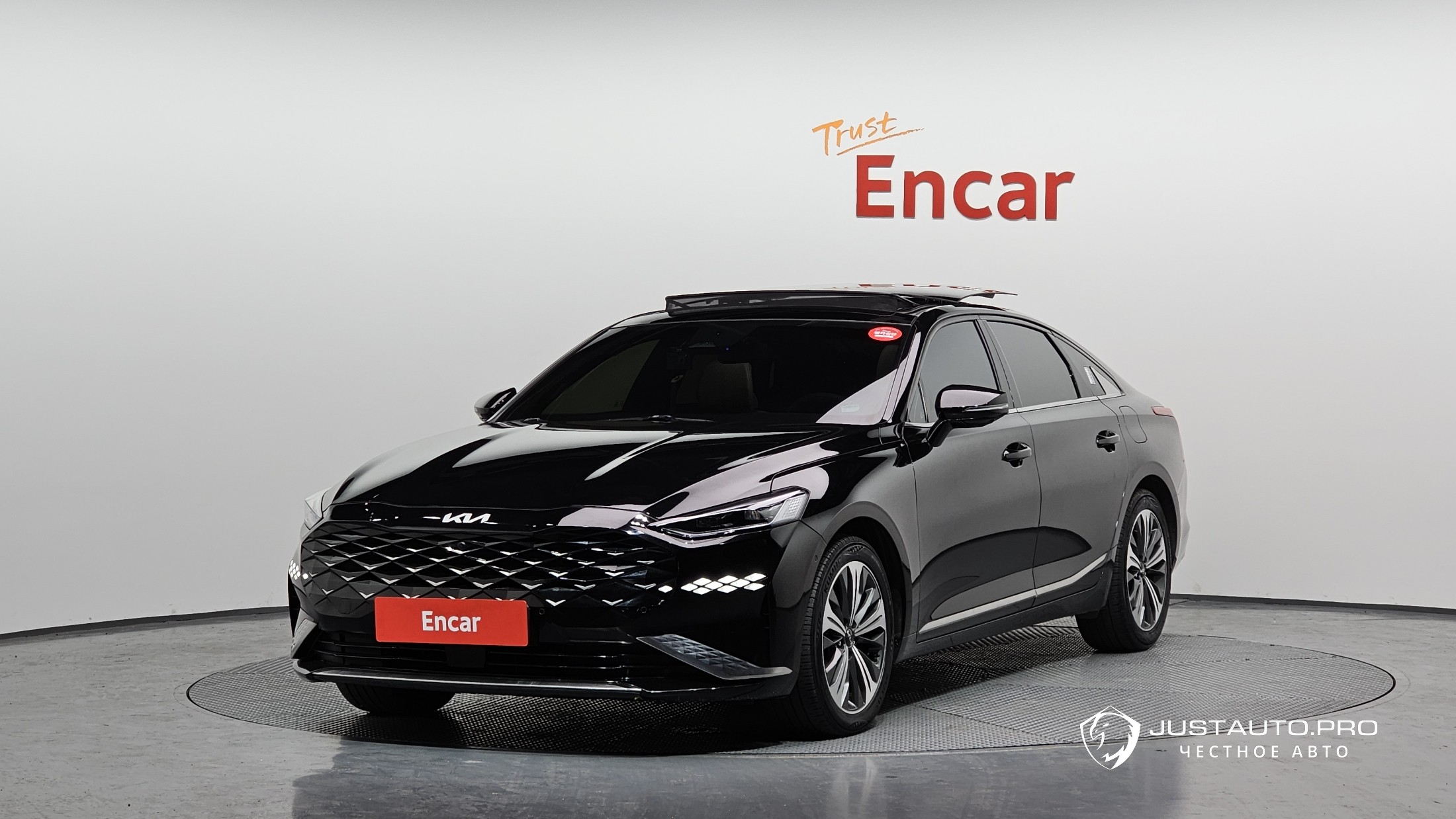 Автомобиль Kia K8