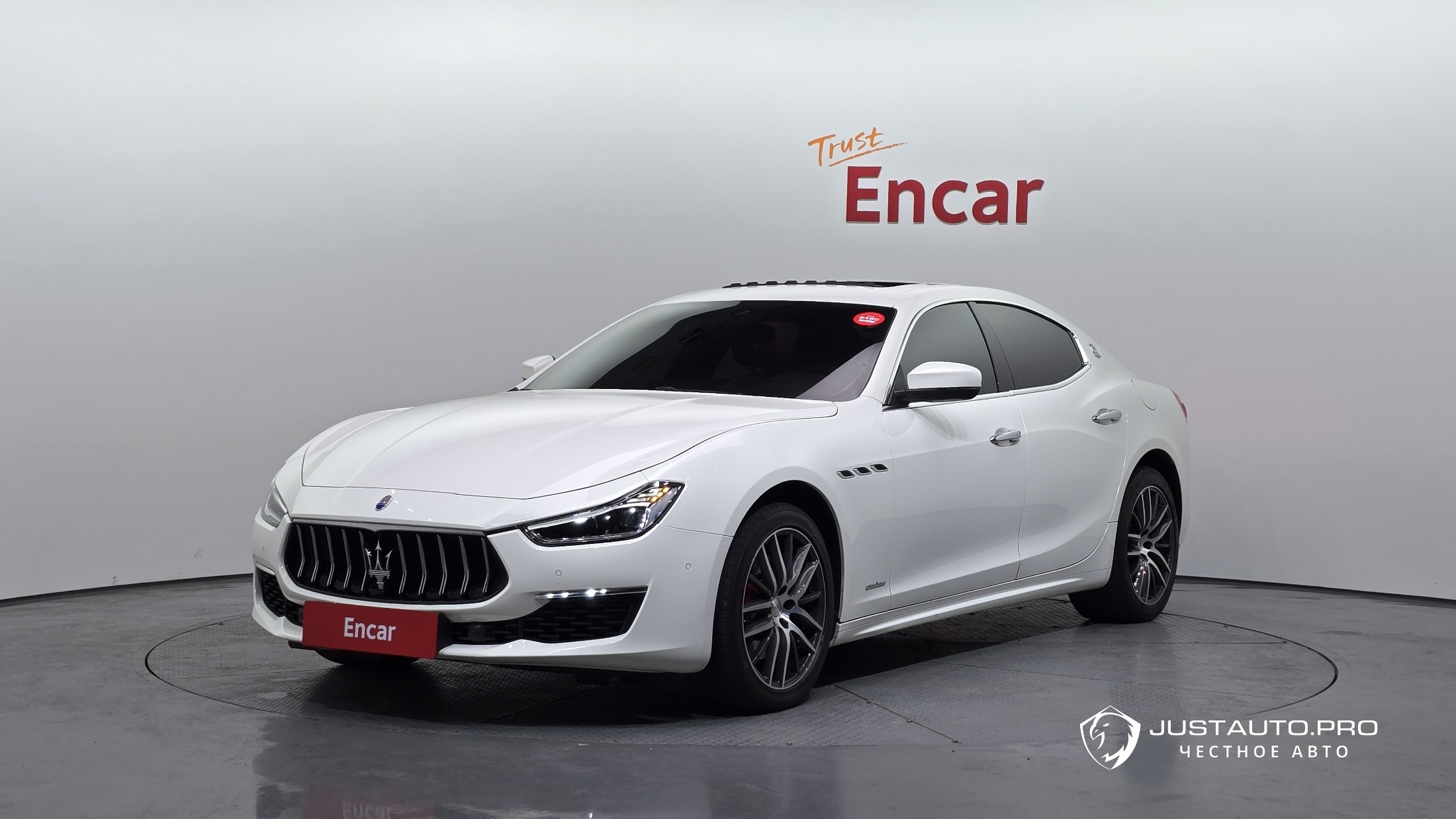 Автомобиль Maserati Ghibli