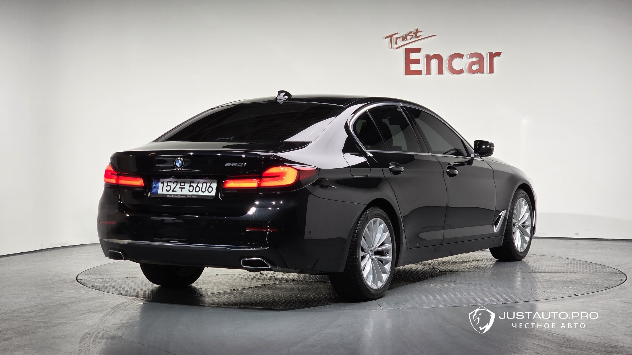 Автомобиль BMW 5-Series