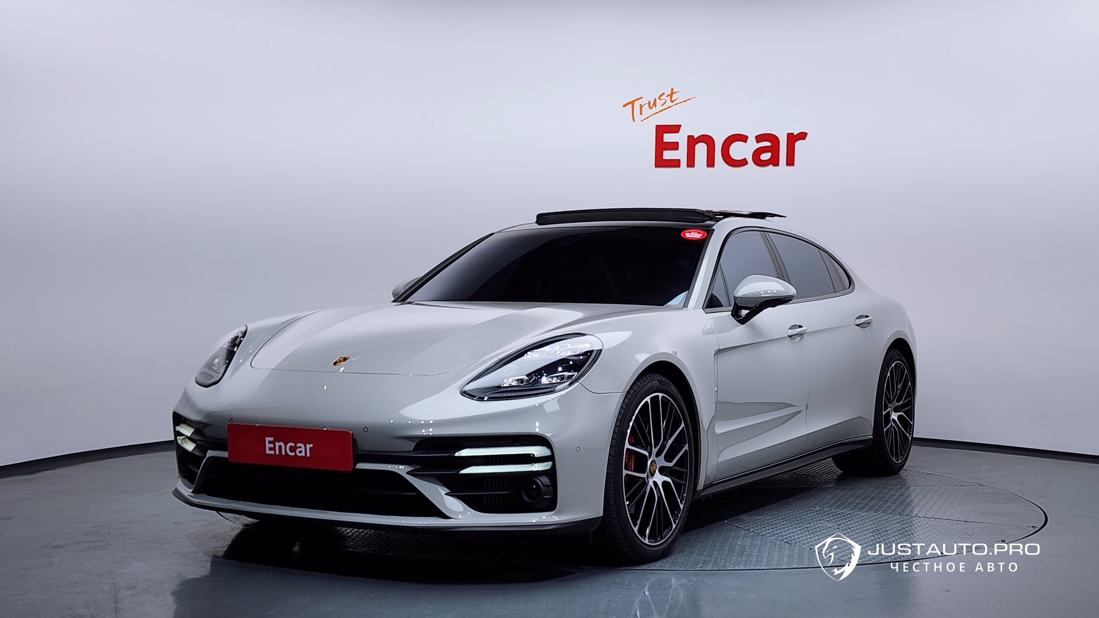 Автомобиль Porsche Panamera