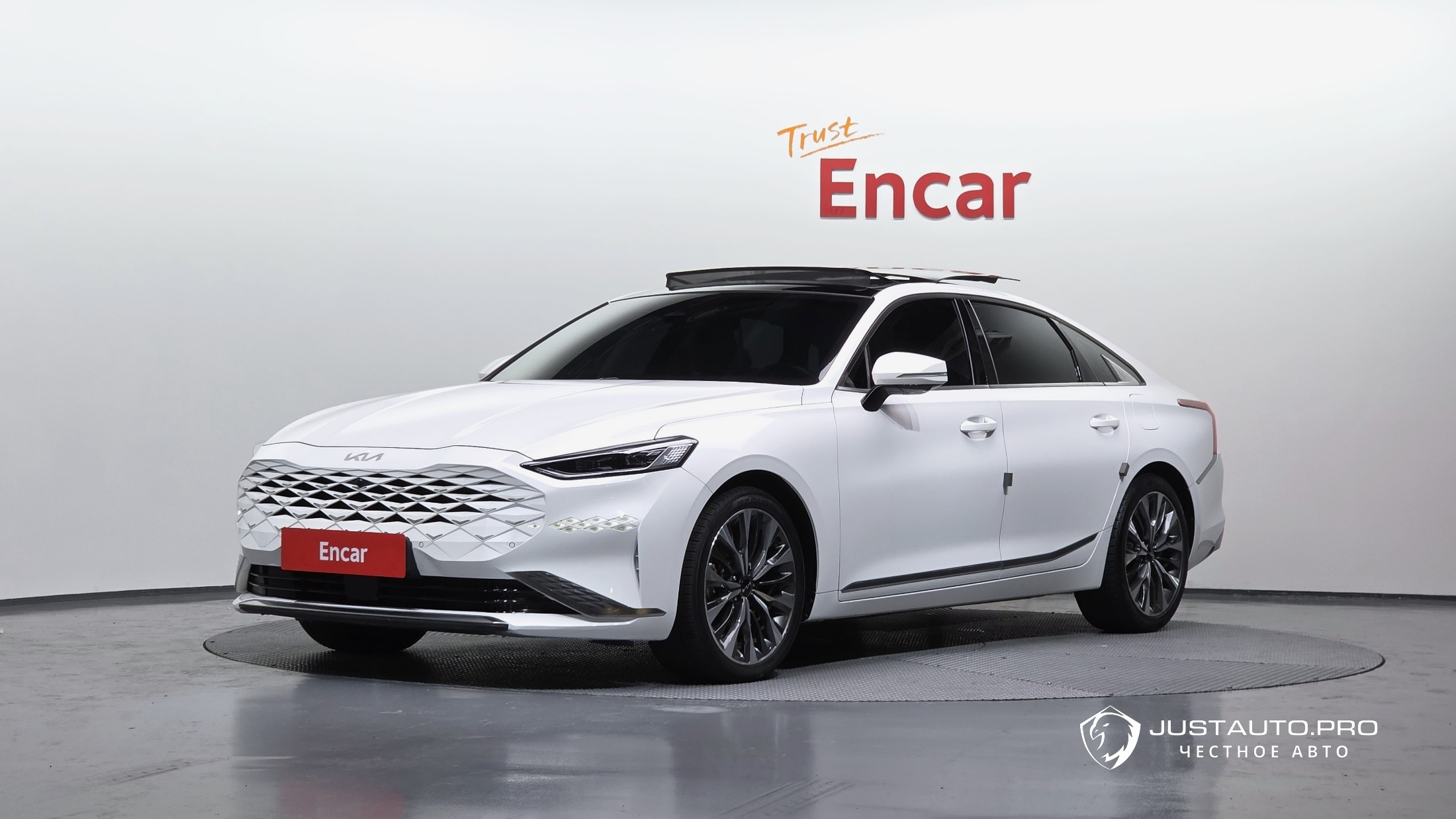 Автомобиль Kia K8