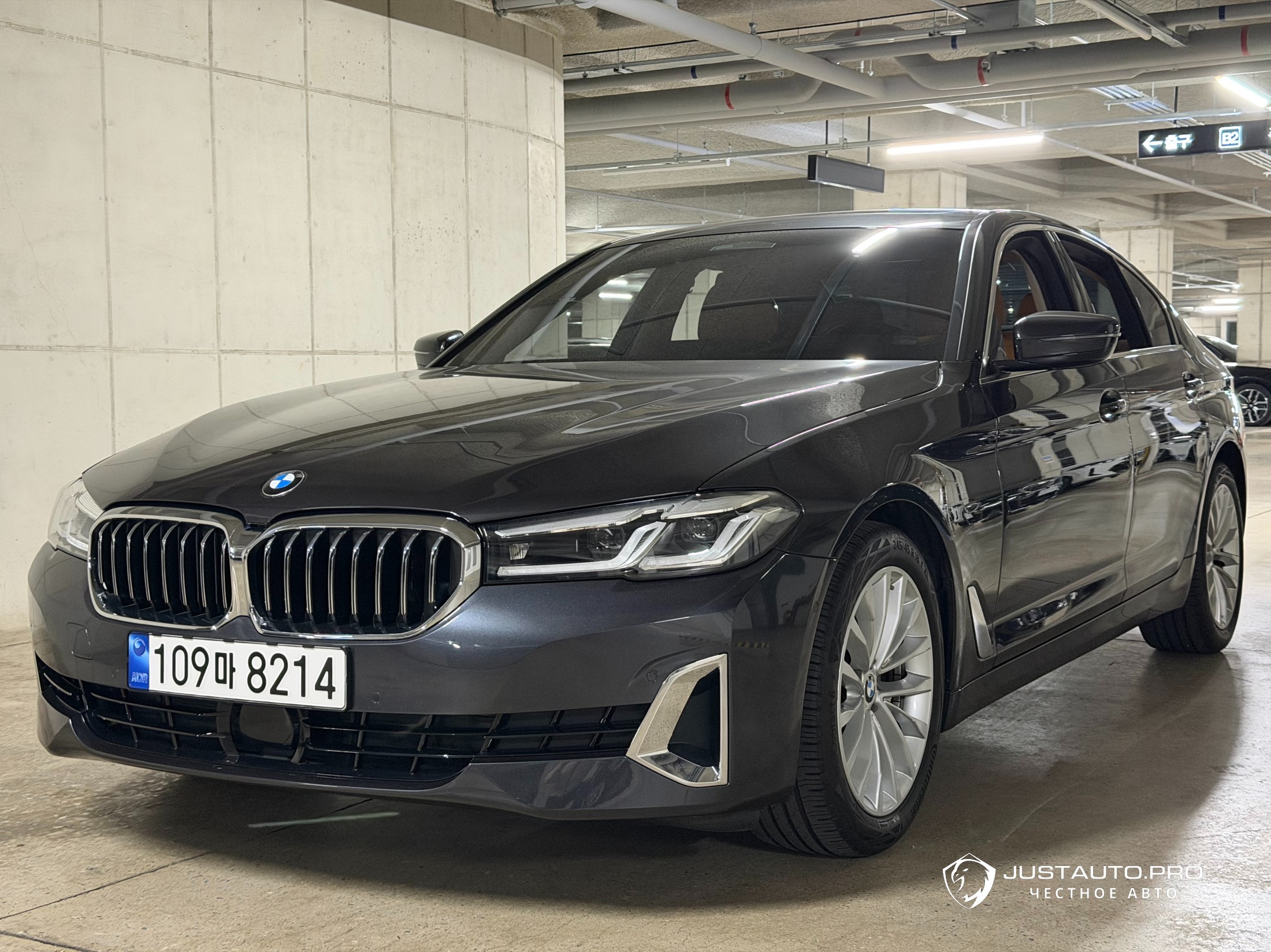 Автомобиль BMW 5-Series