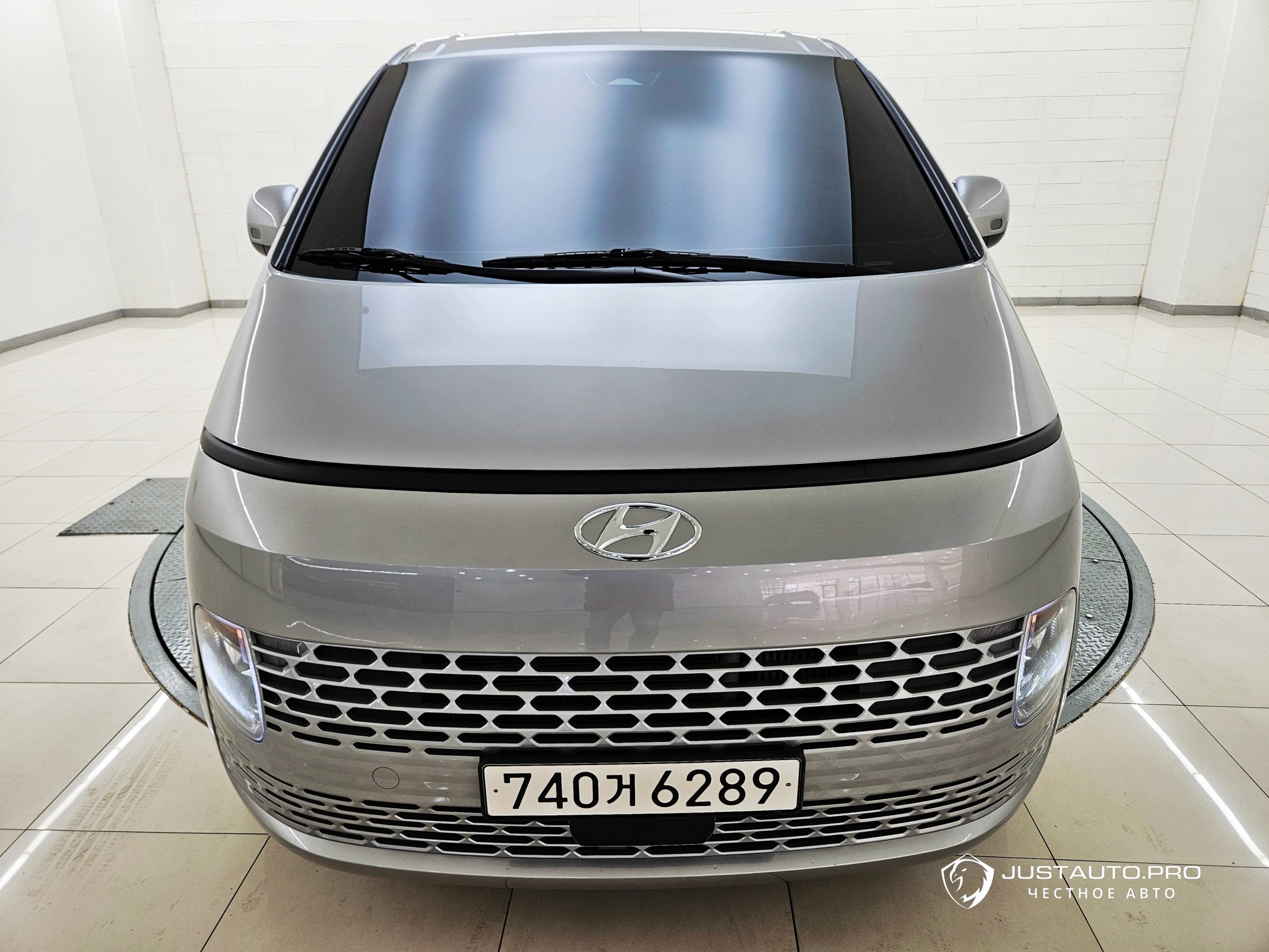 Автомобиль Hyundai Staria