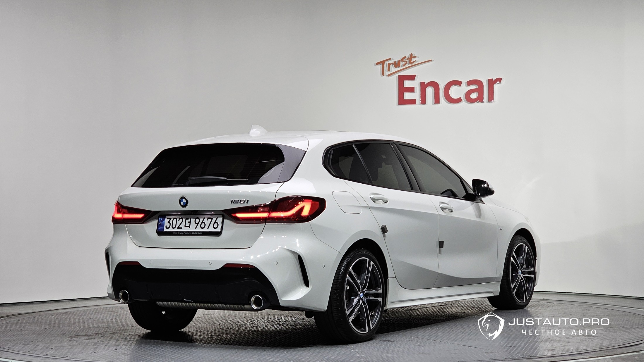 Автомобиль BMW 1-Series