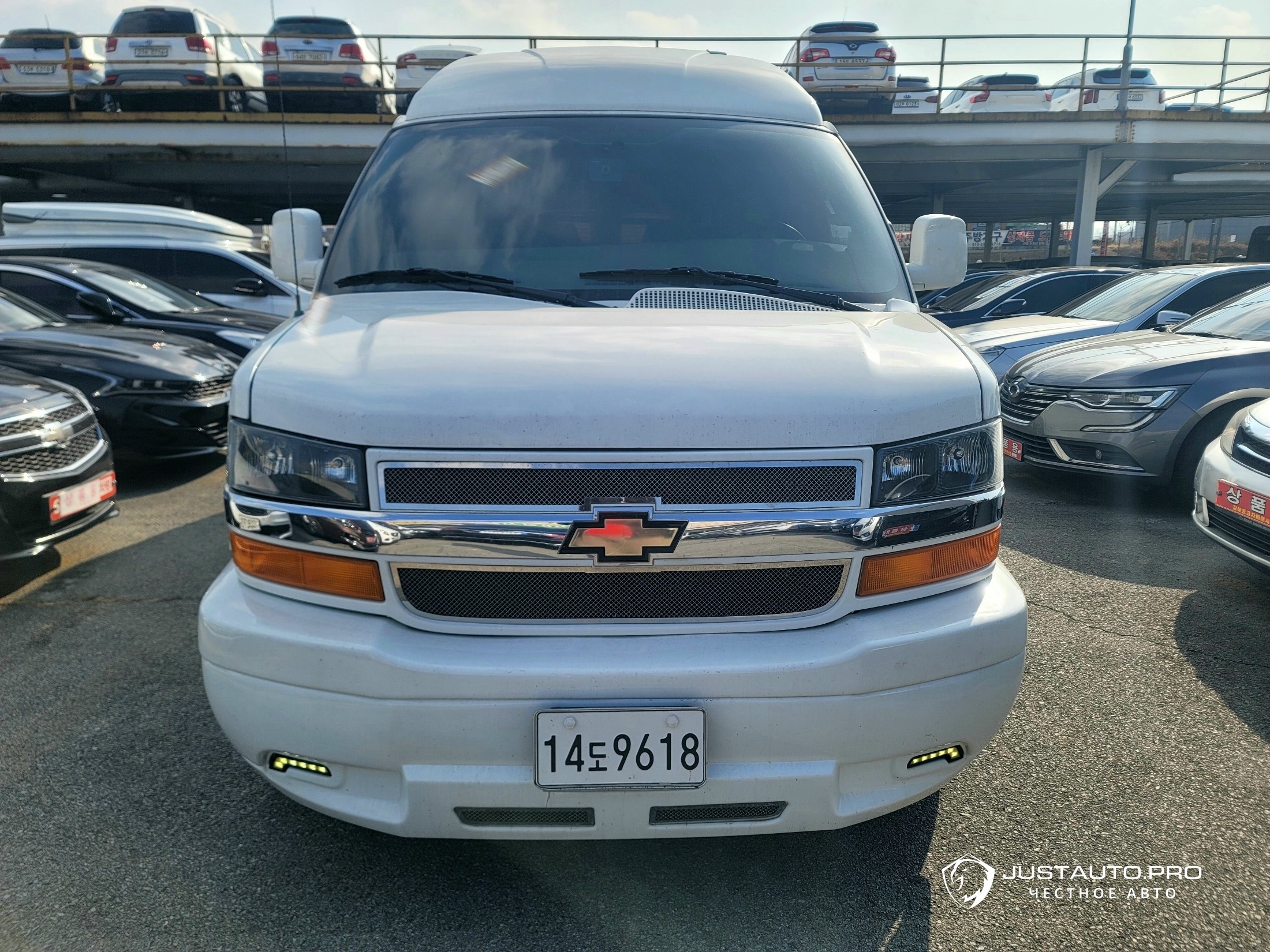 Автомобиль Chevrolet Express Van