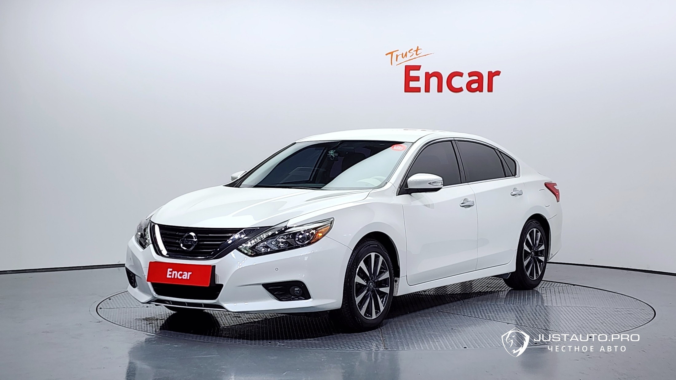 Автомобиль Nissan Altima