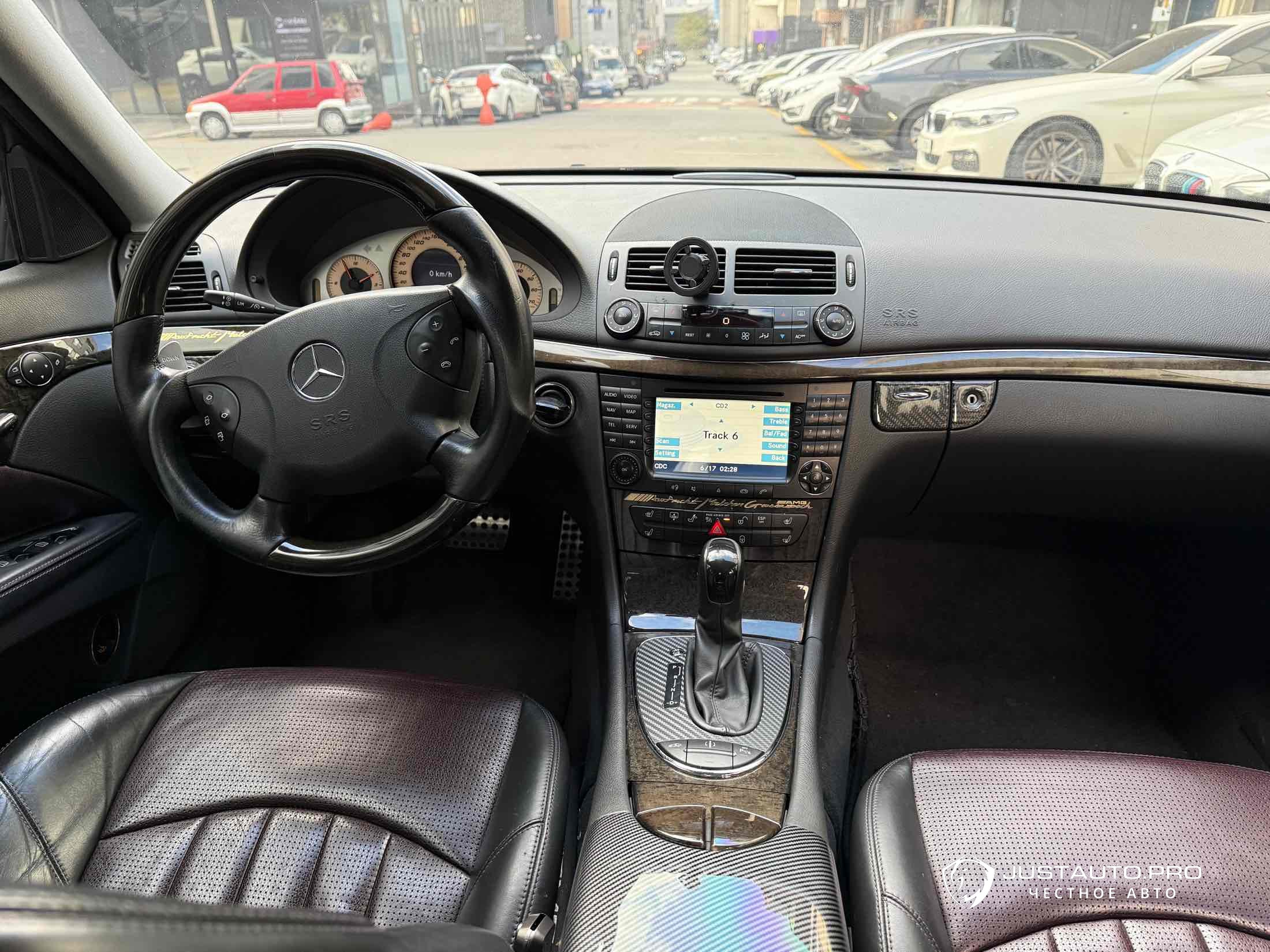 Автомобиль Mercedes-Benz E-Class