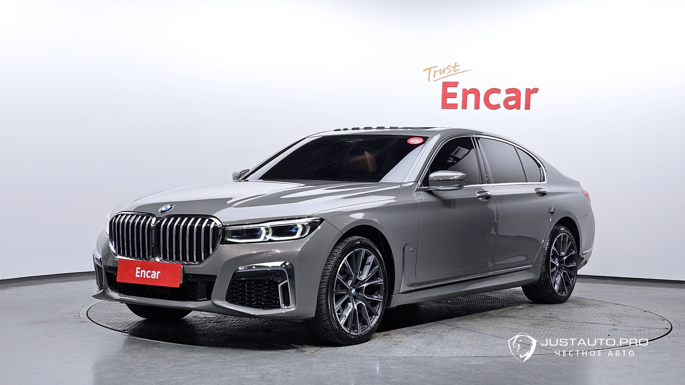 Автомобиль BMW 7-Series