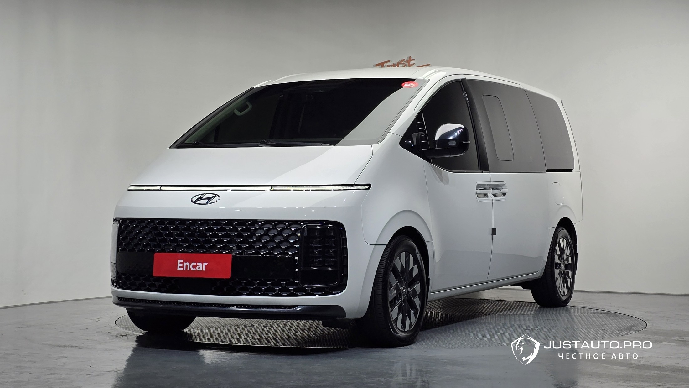 Автомобиль Hyundai Staria