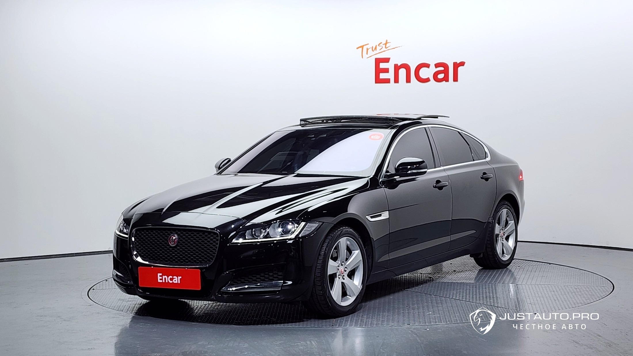 Автомобиль Jaguar XF