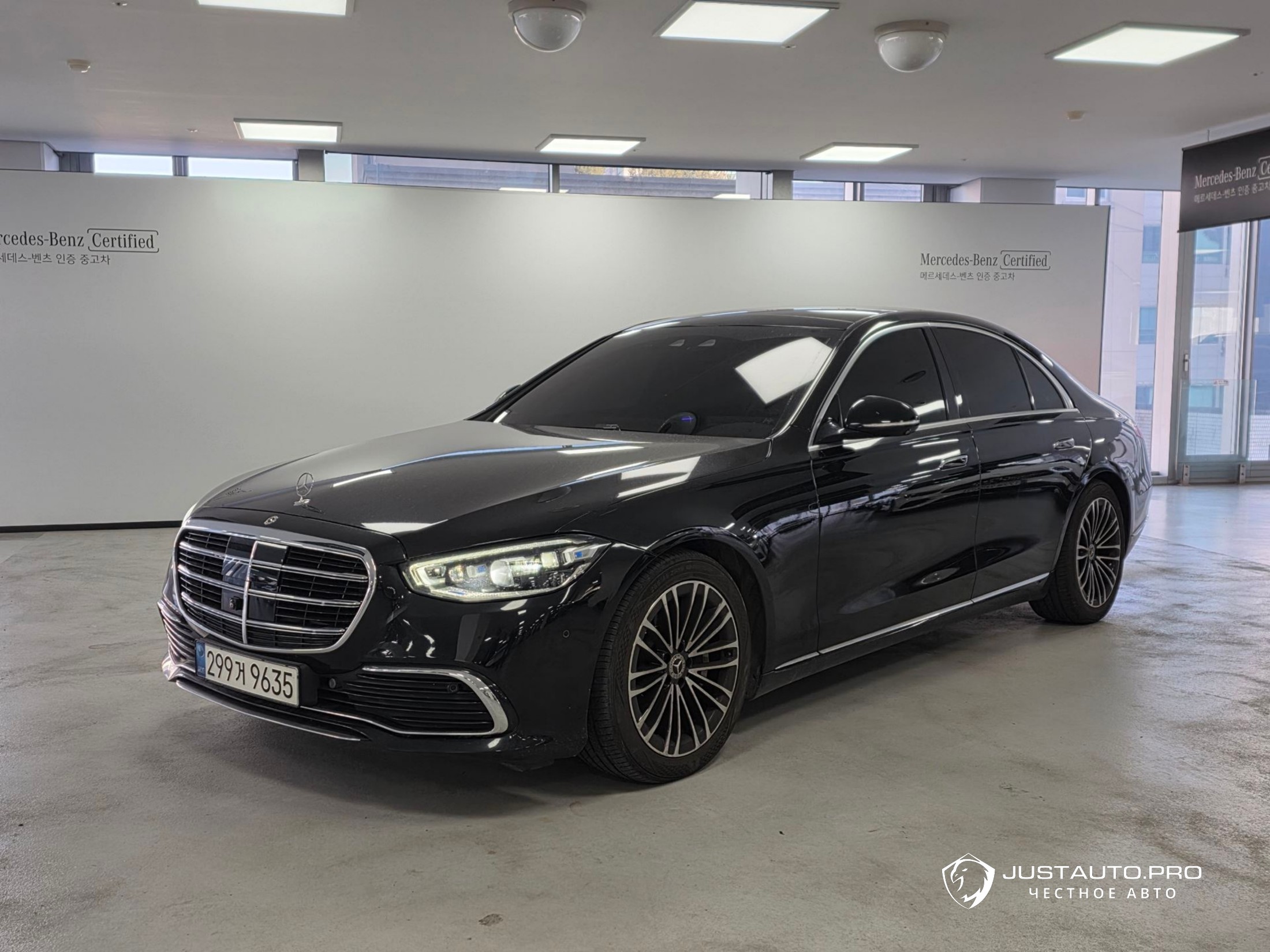 Автомобиль Mercedes-Benz S-Class