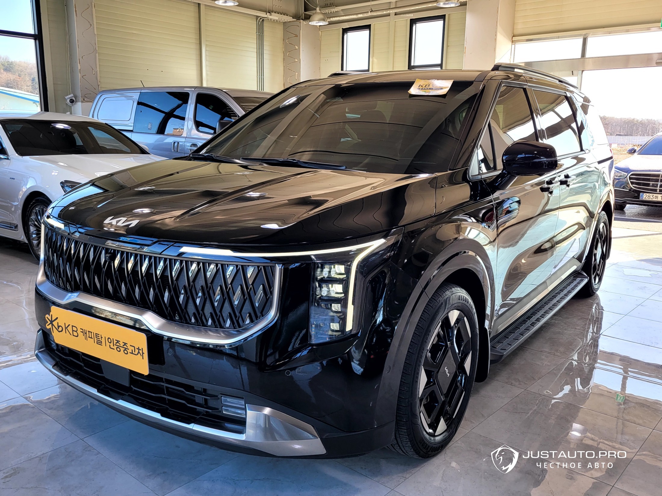 Автомобиль Kia Canival