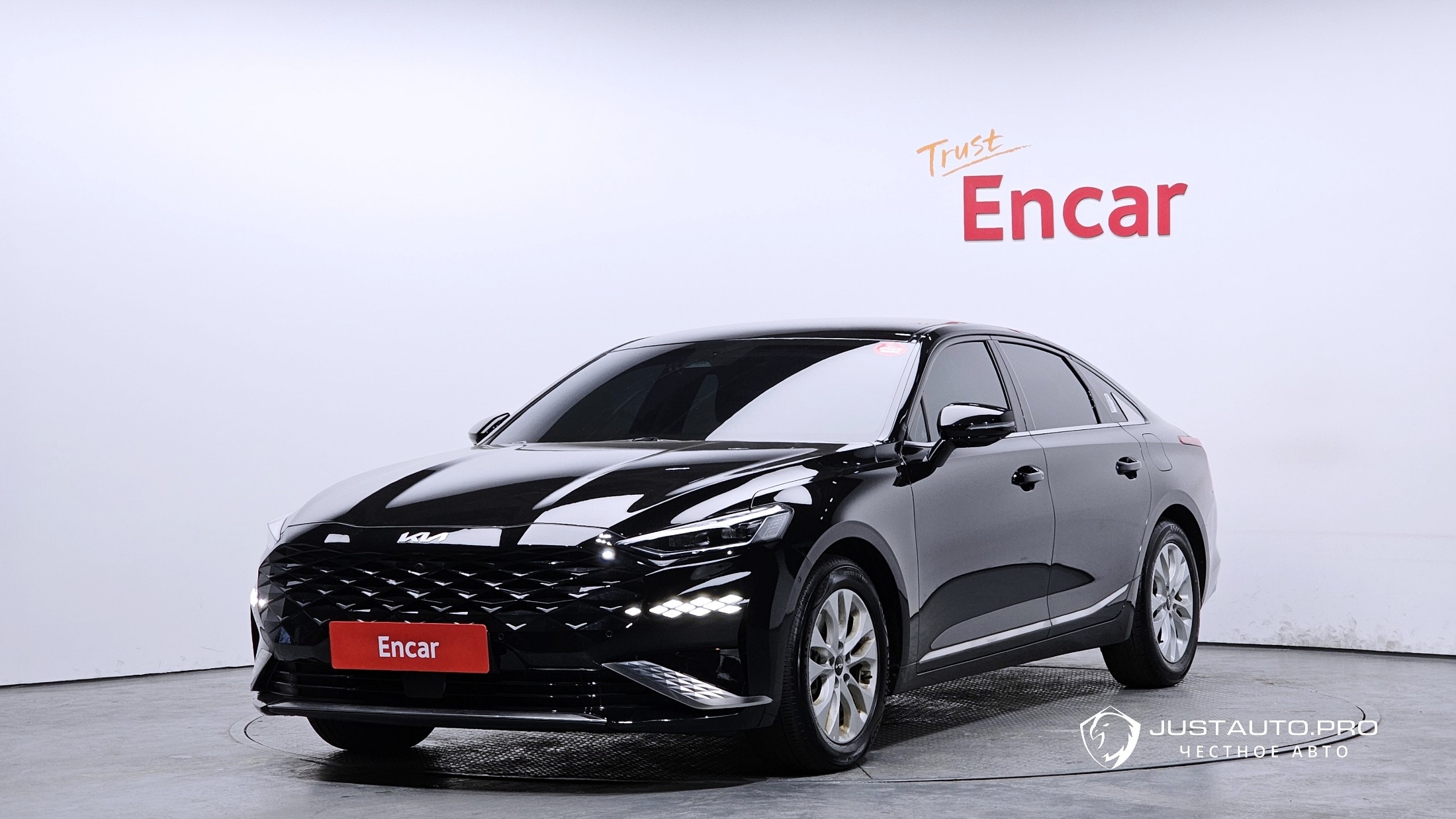 Автомобиль Kia K8