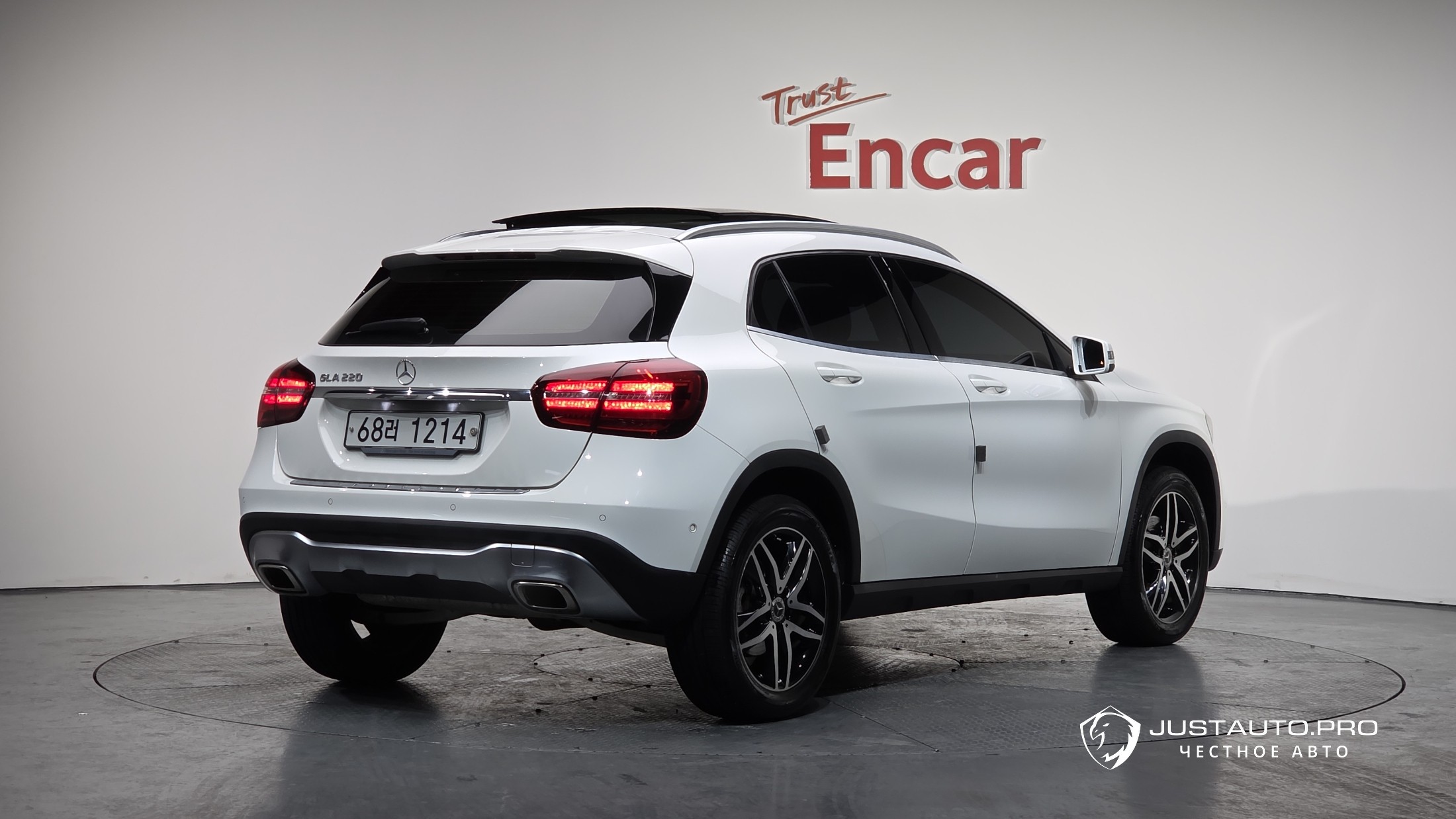 Автомобиль Mercedes-Benz GLA-Class