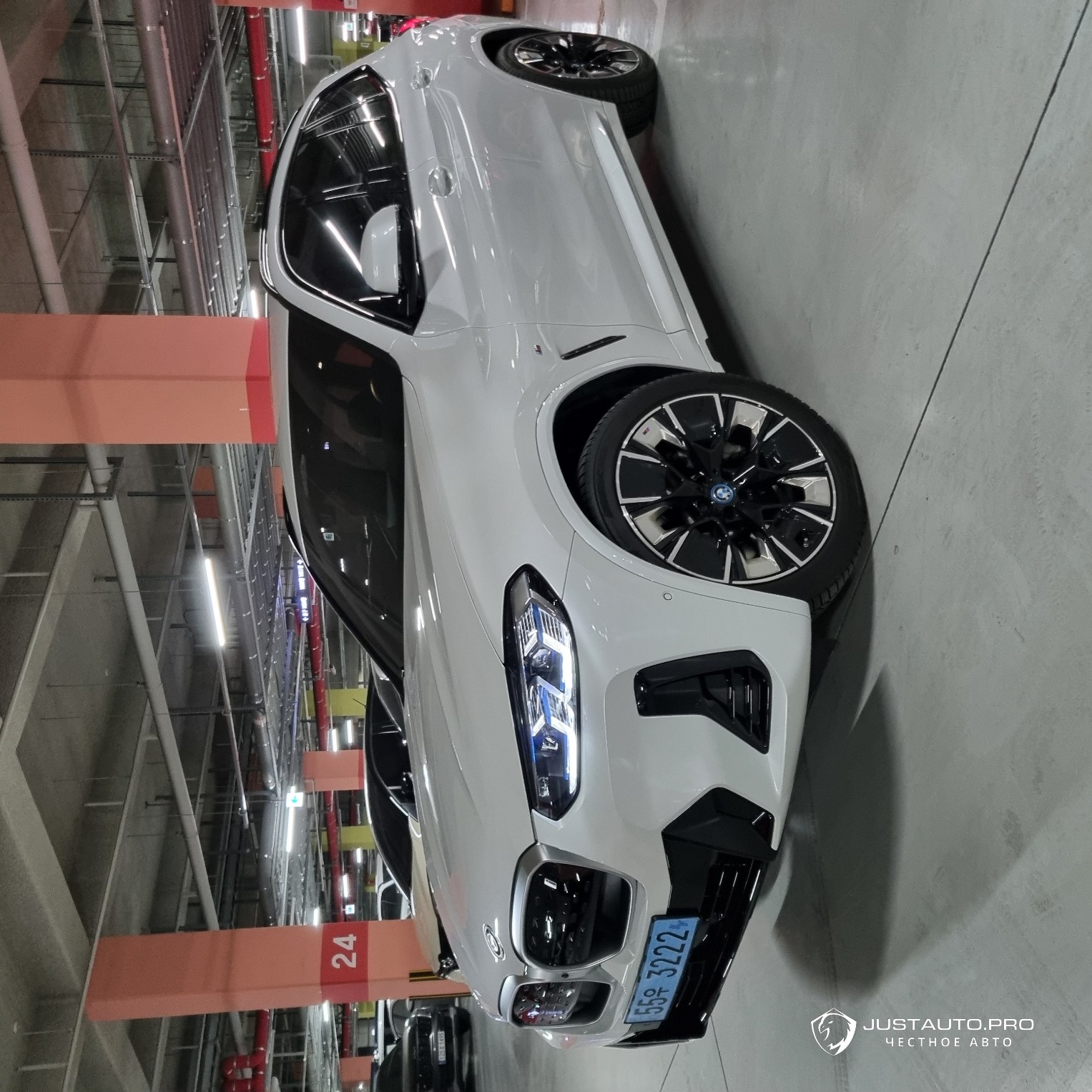 Автомобиль BMW iX3