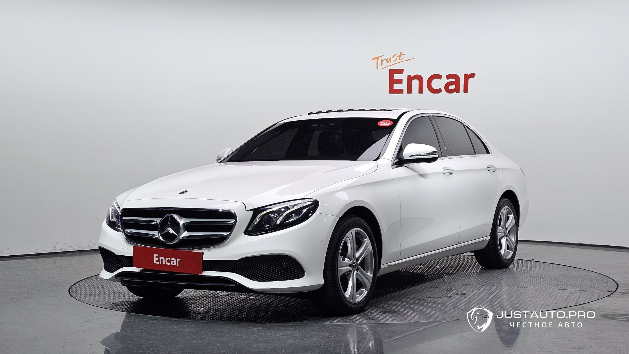 Автомобиль Mercedes-Benz E-Class