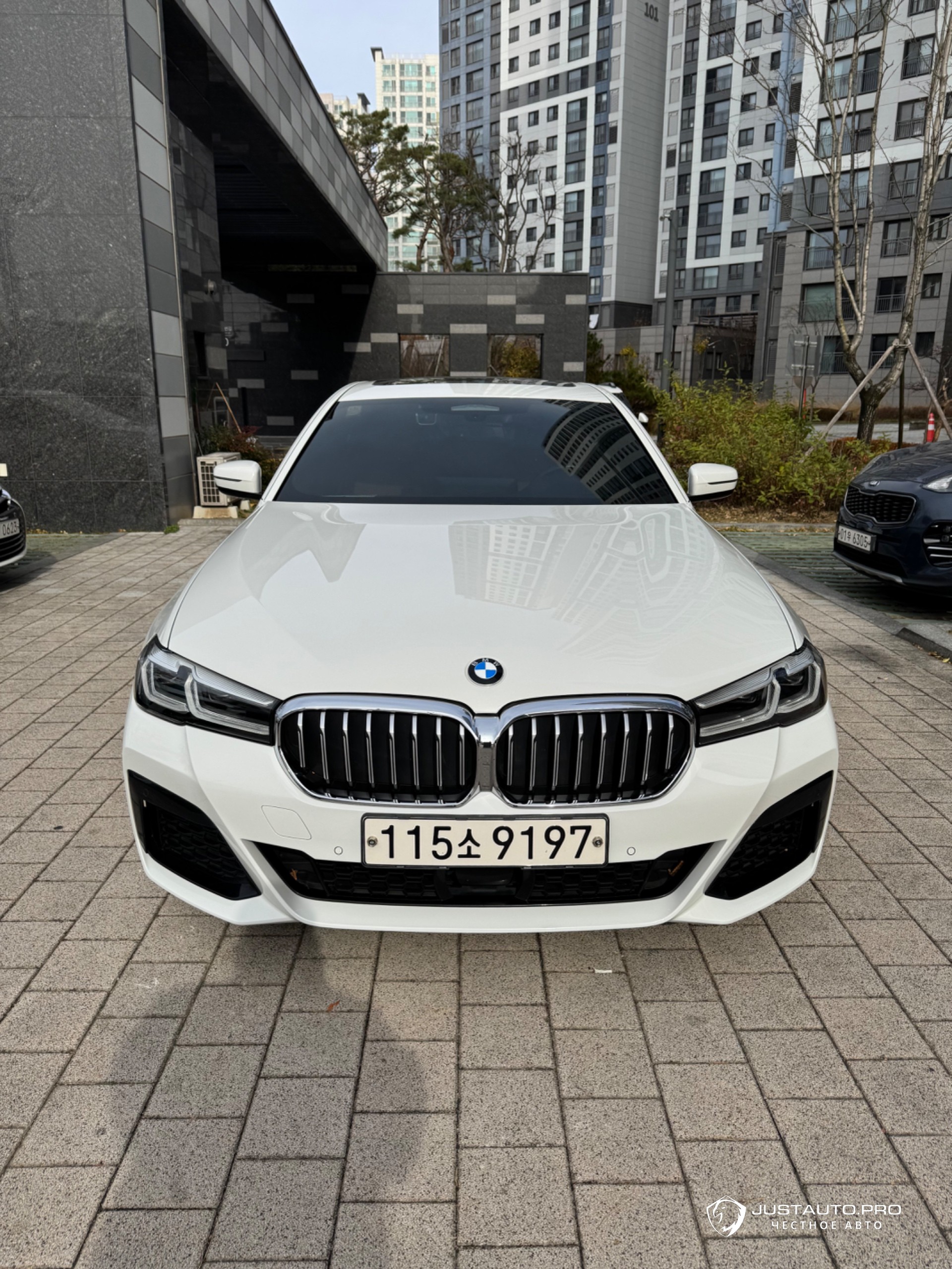 Автомобиль BMW 5-Series