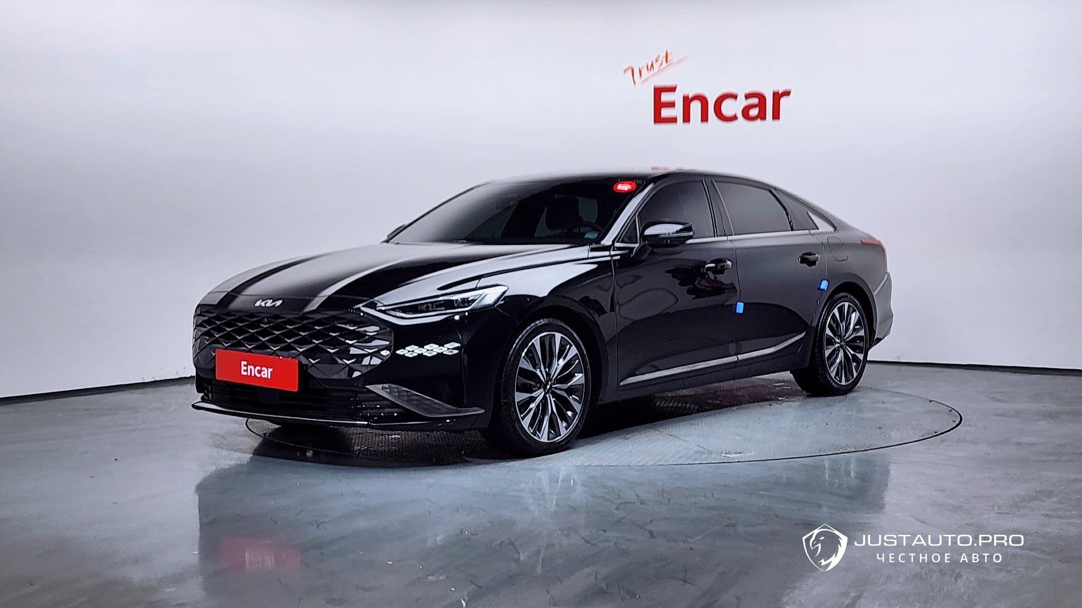 Автомобиль Kia K8