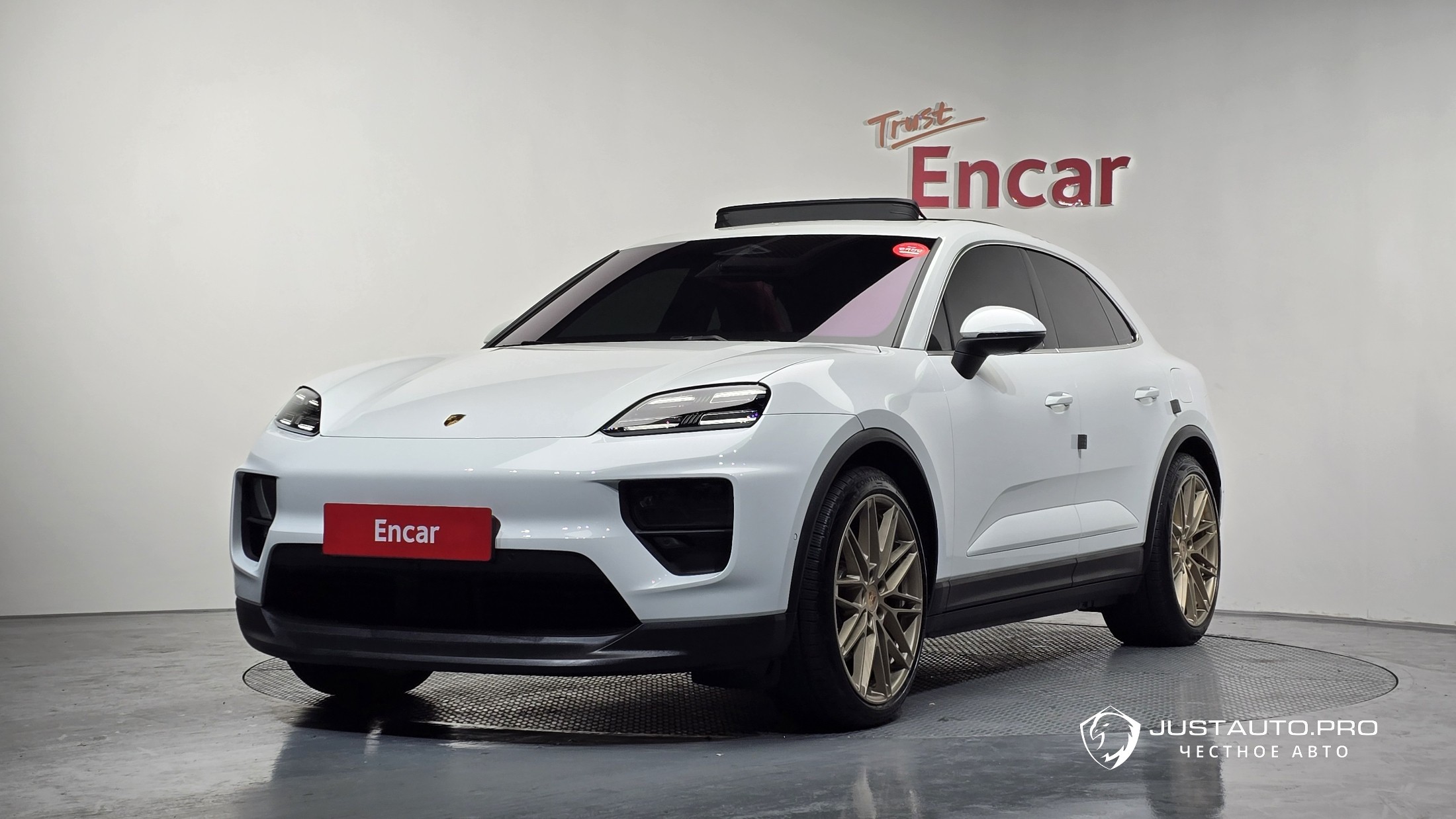 Автомобиль Porsche Macan