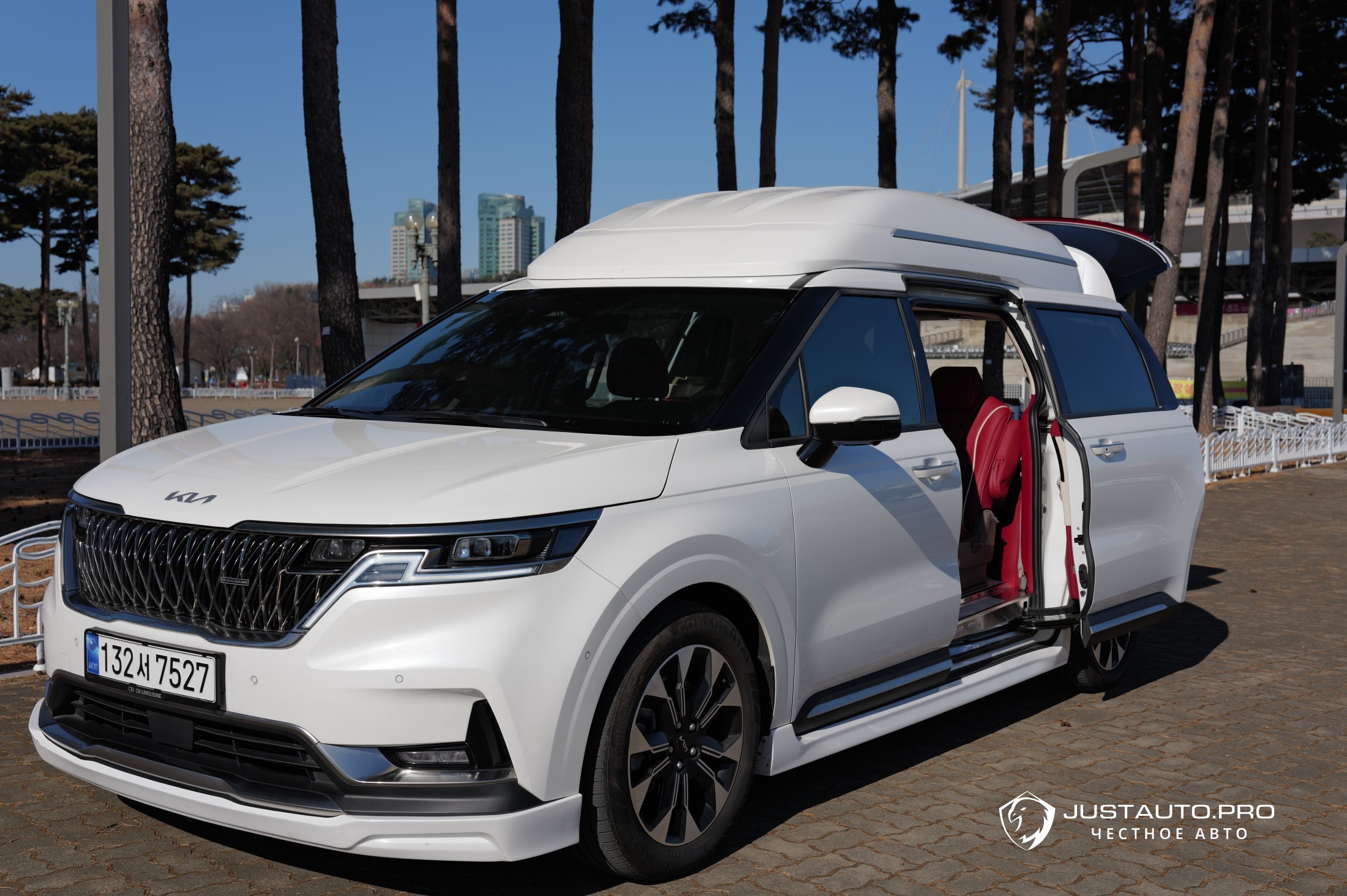 Автомобиль Kia Canival