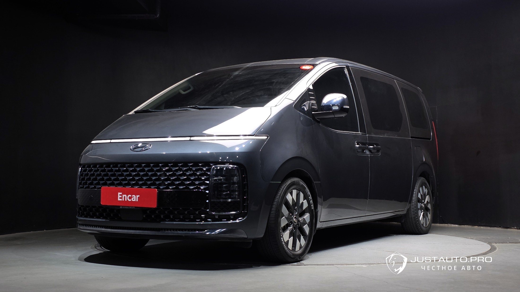 Автомобиль Hyundai Staria