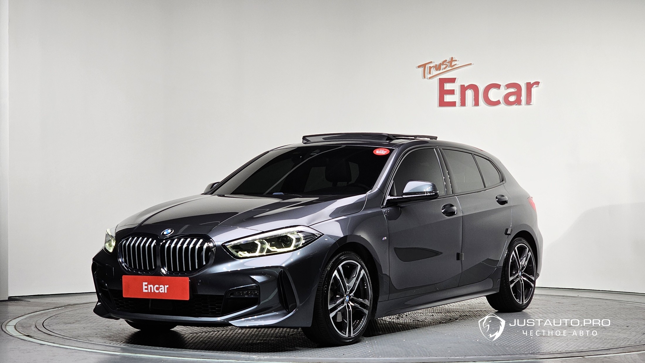 Автомобиль BMW 1-Series