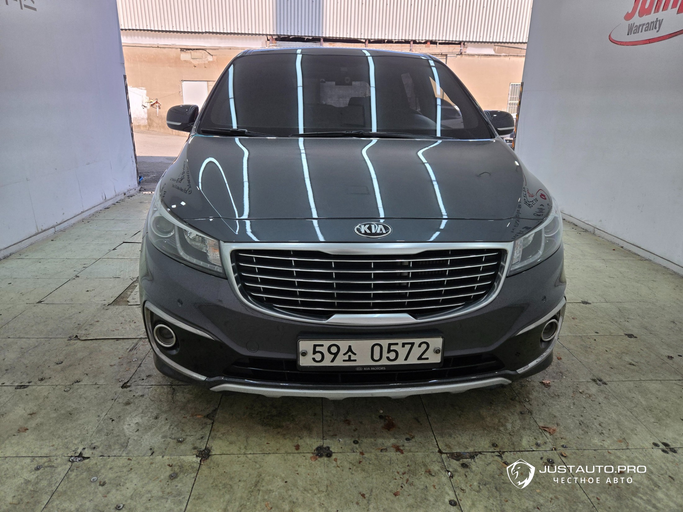 Автомобиль Kia Canival