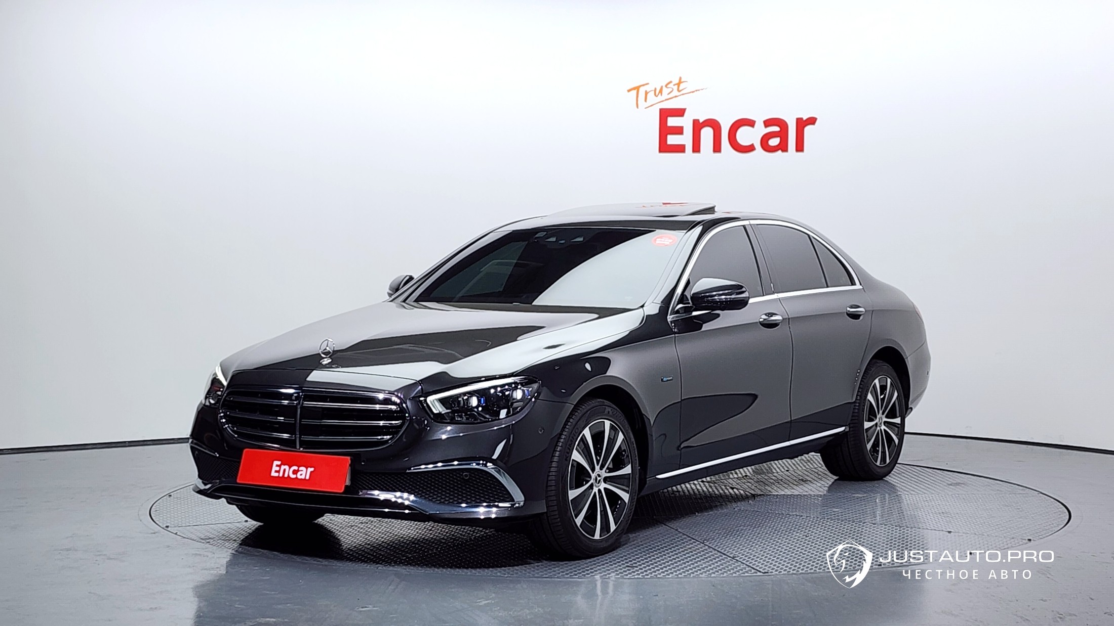 Автомобиль Mercedes-Benz E-Class