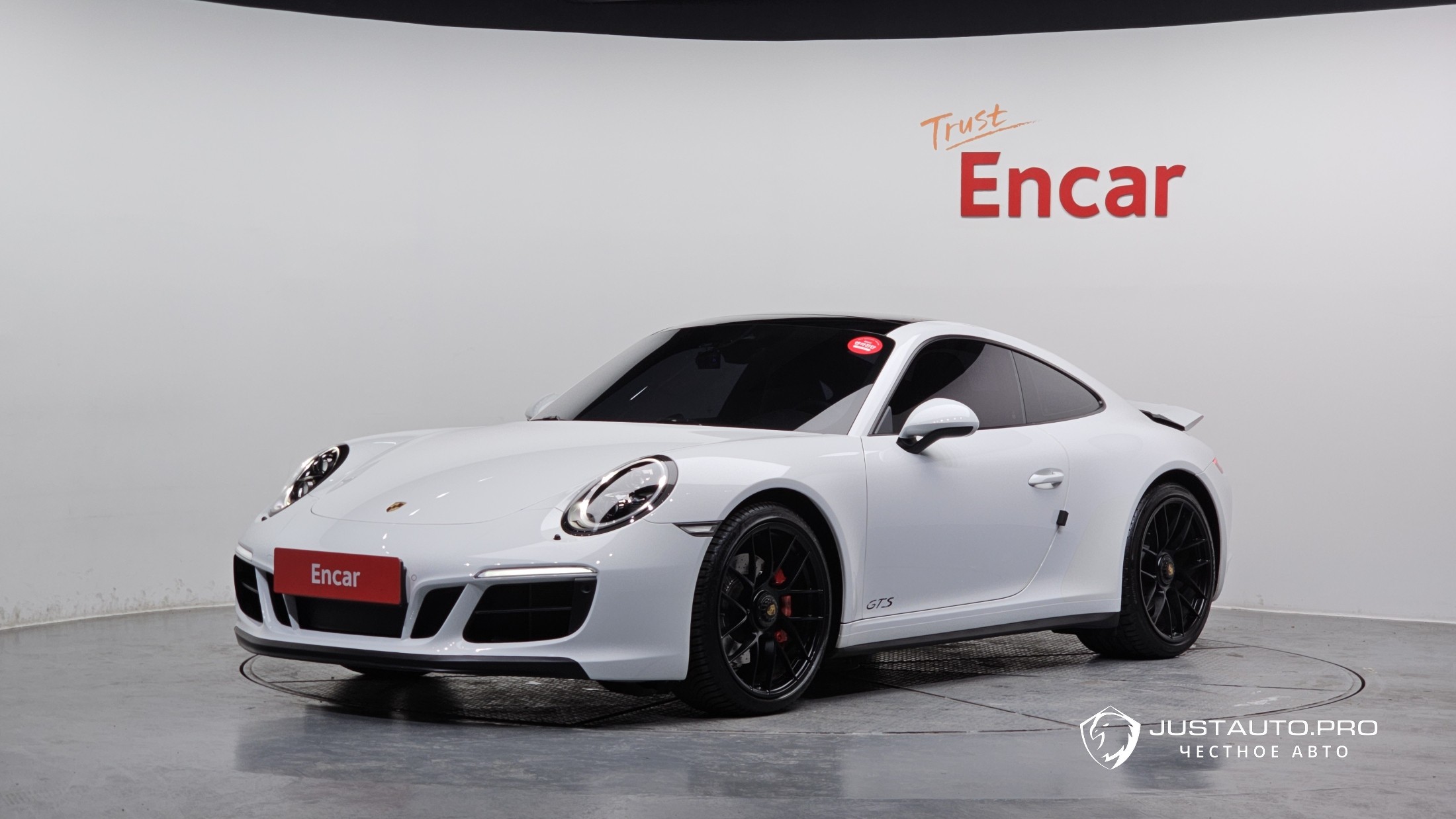 Автомобиль Porsche 911