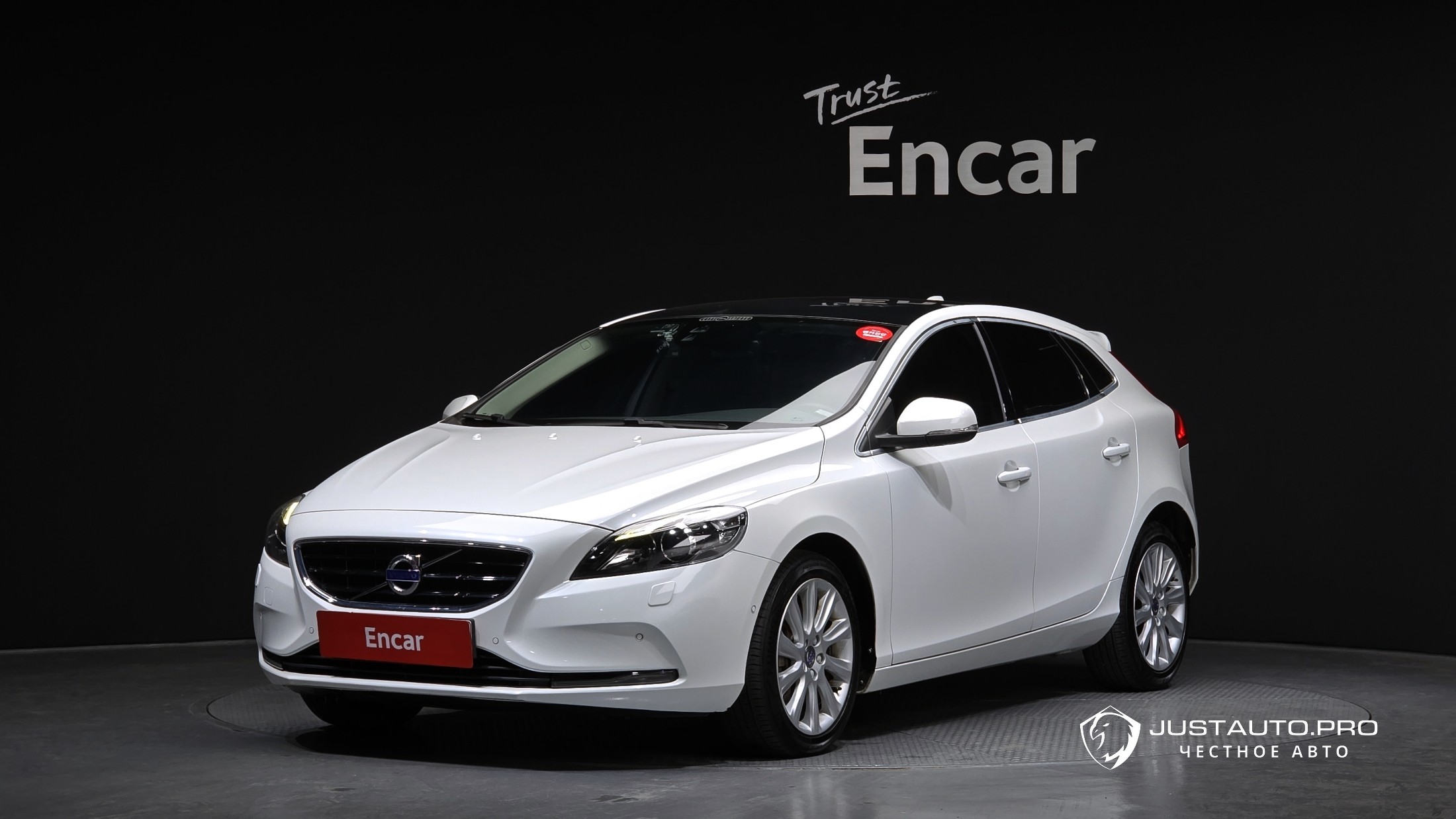 Автомобиль Volvo V40