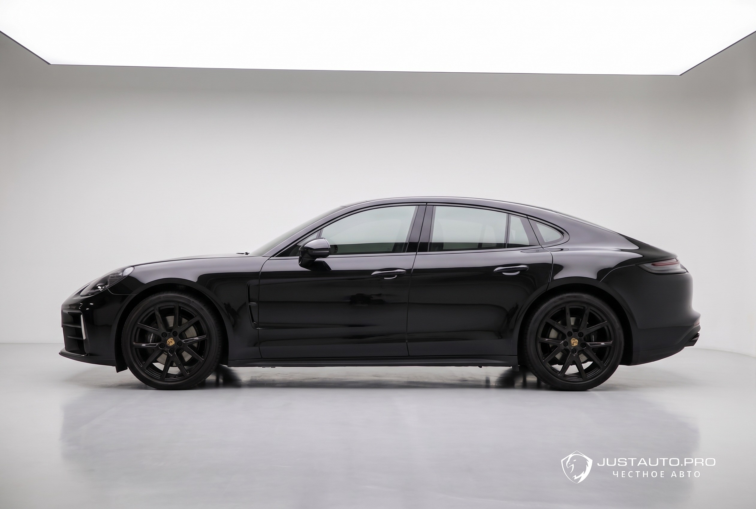 Автомобиль Porsche Panamera